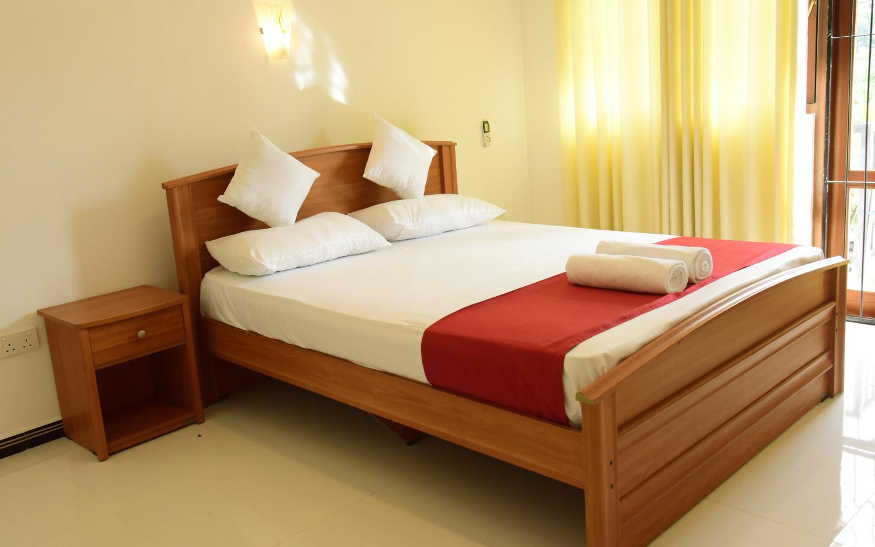 Kandy Lakeside Escape