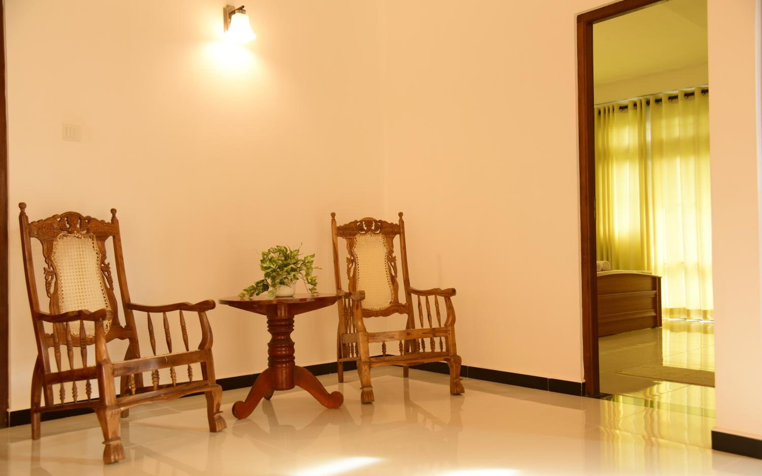 Kandy Lakeside Escape