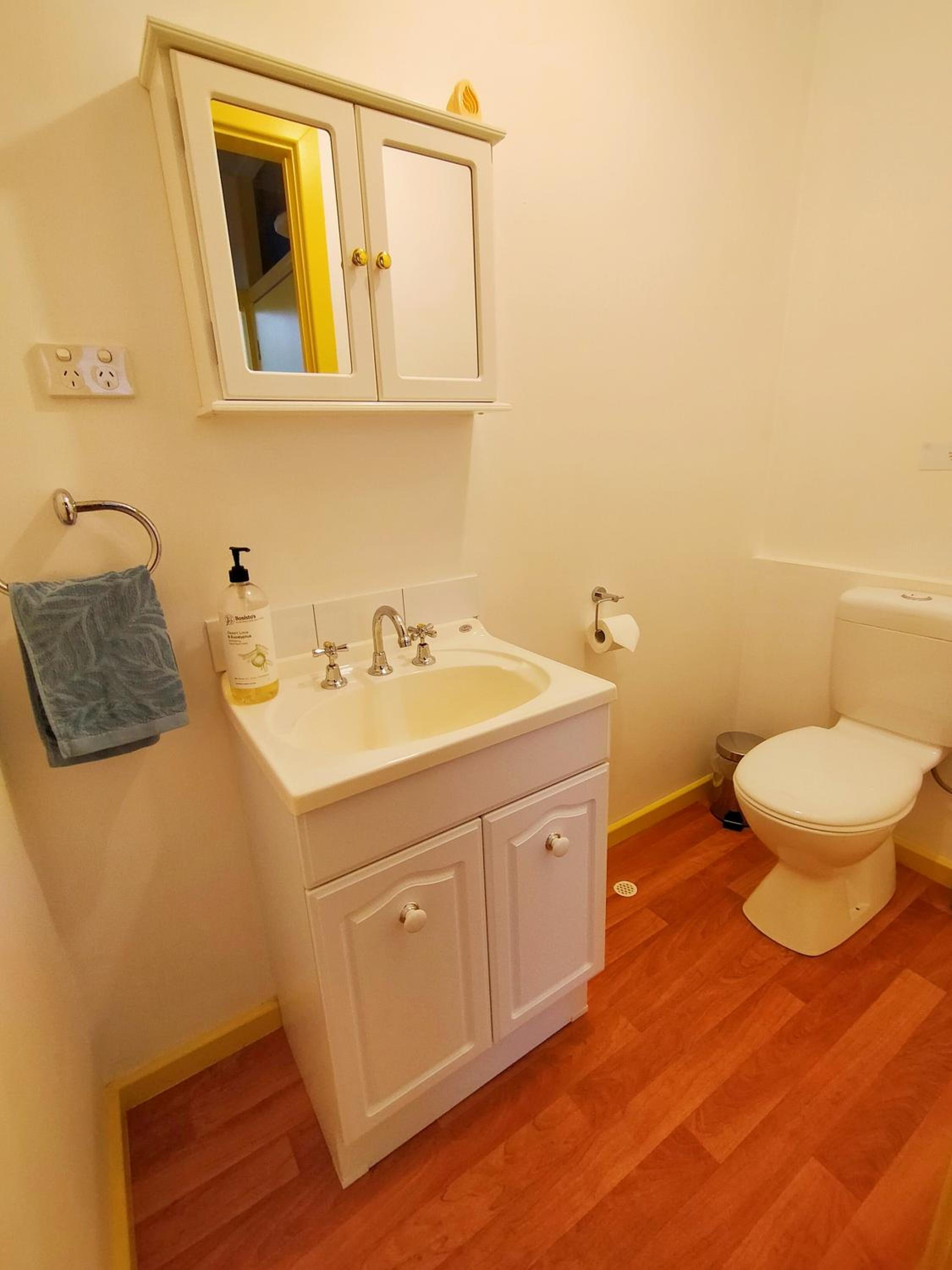 2 bedroom farm stay in Metricup at Qwack's Farm