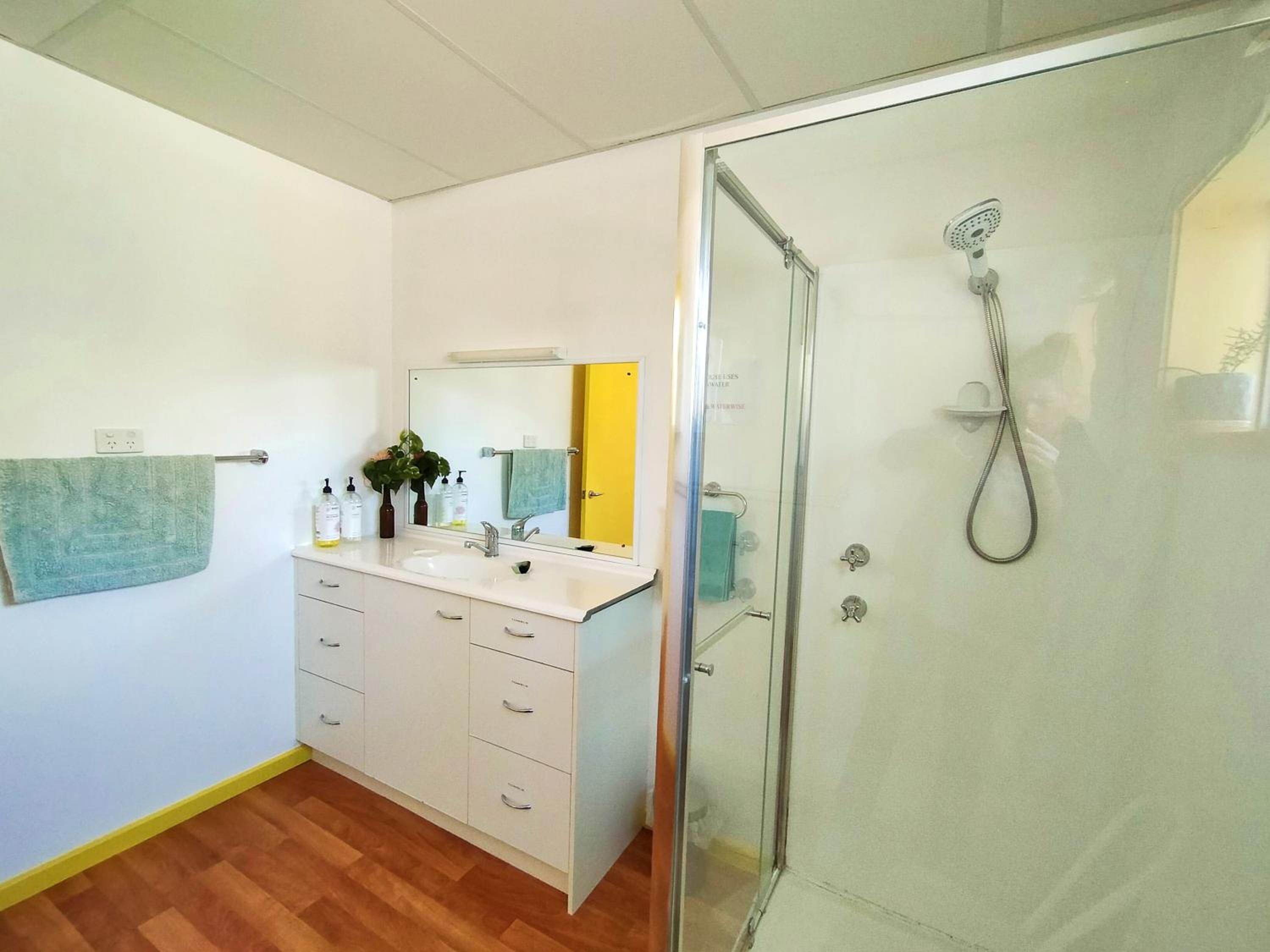 2 bedroom farm stay in Metricup at Qwack's Farm