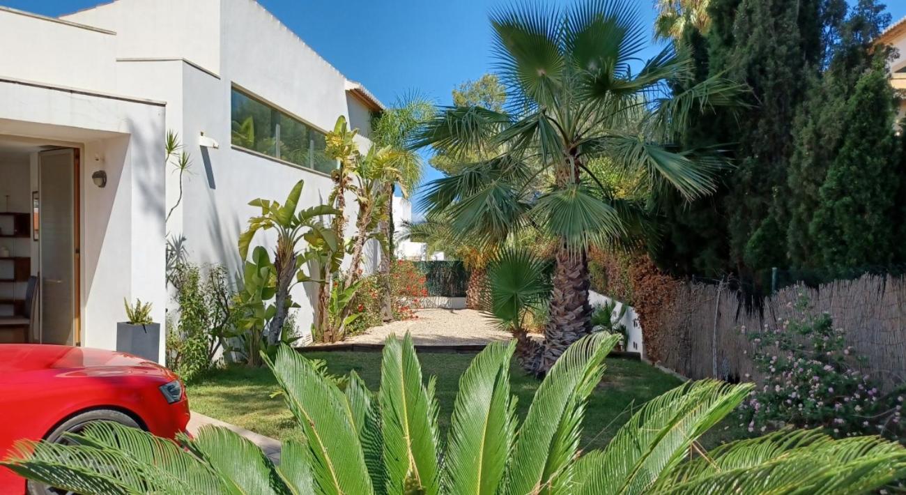 Moderne u. großzügige Villa, Panoramablick und Privatpool, ideal für 2 Familien view 2
