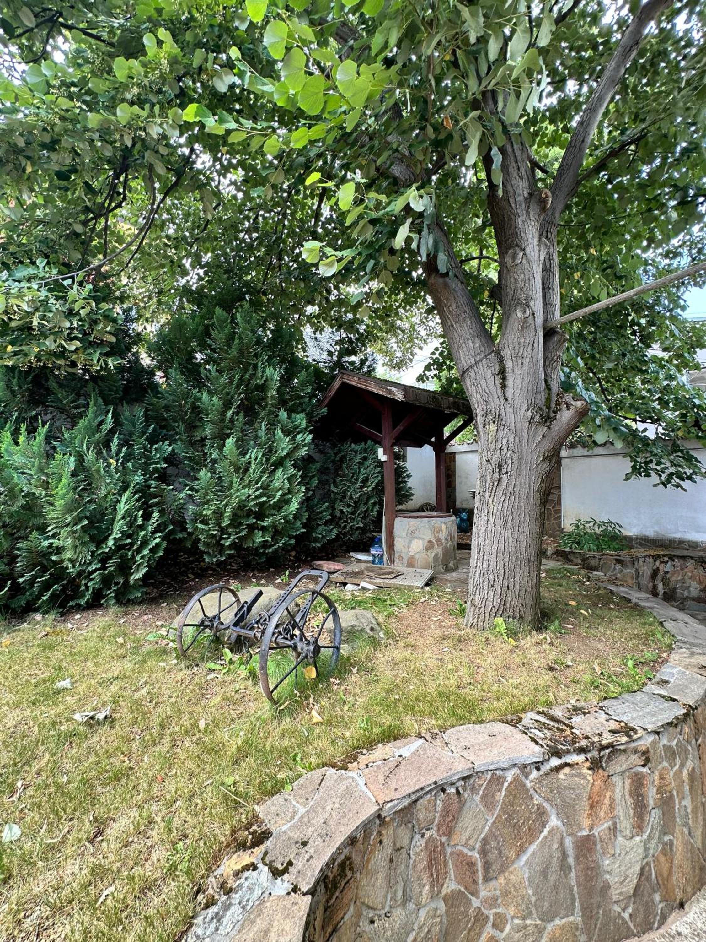 Lea Hause with swimming pool,Jacuzzi in Vitosha montain and free parking