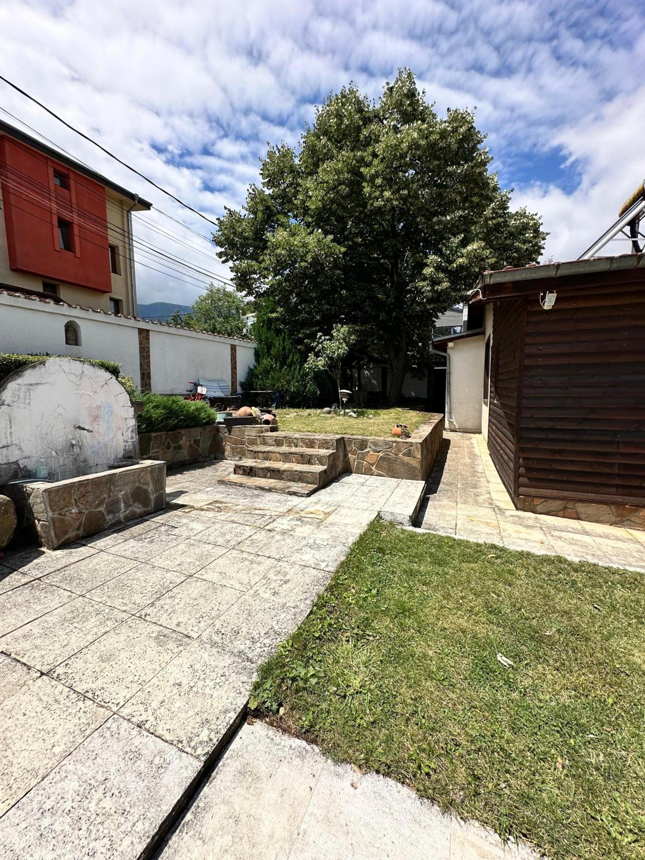 Lea Hause with swimming pool,Jacuzzi in Vitosha montain and free parking