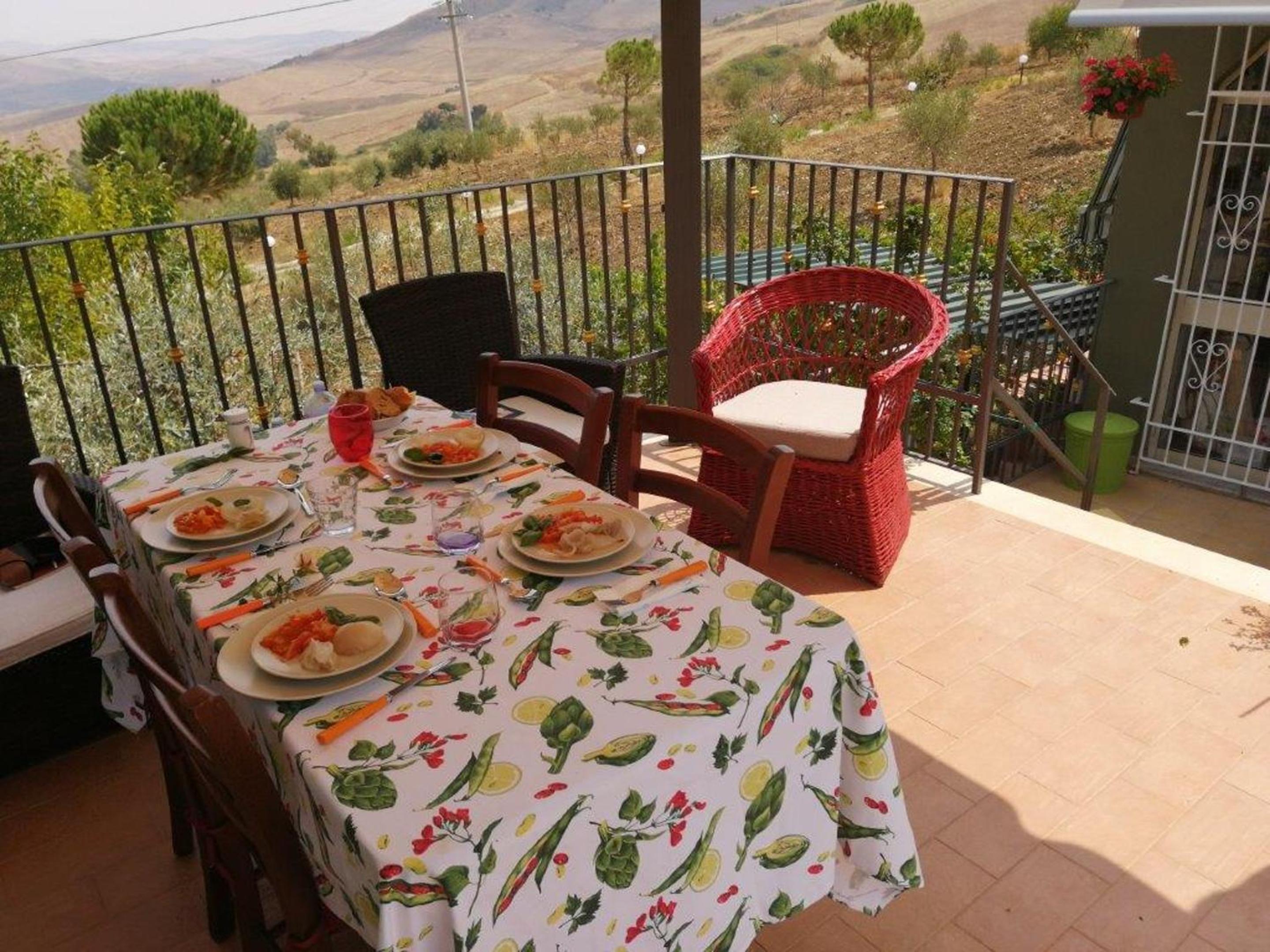 Charming Apartment in Lercara Friddi with Terrace