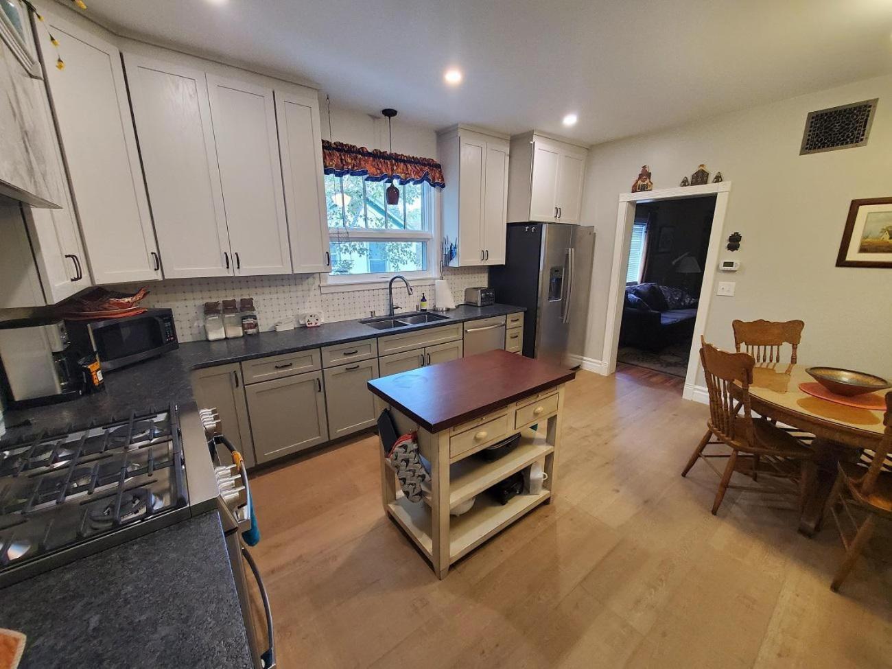 Cozy, Well Equipped House 4 Blocks From Downtown view 2