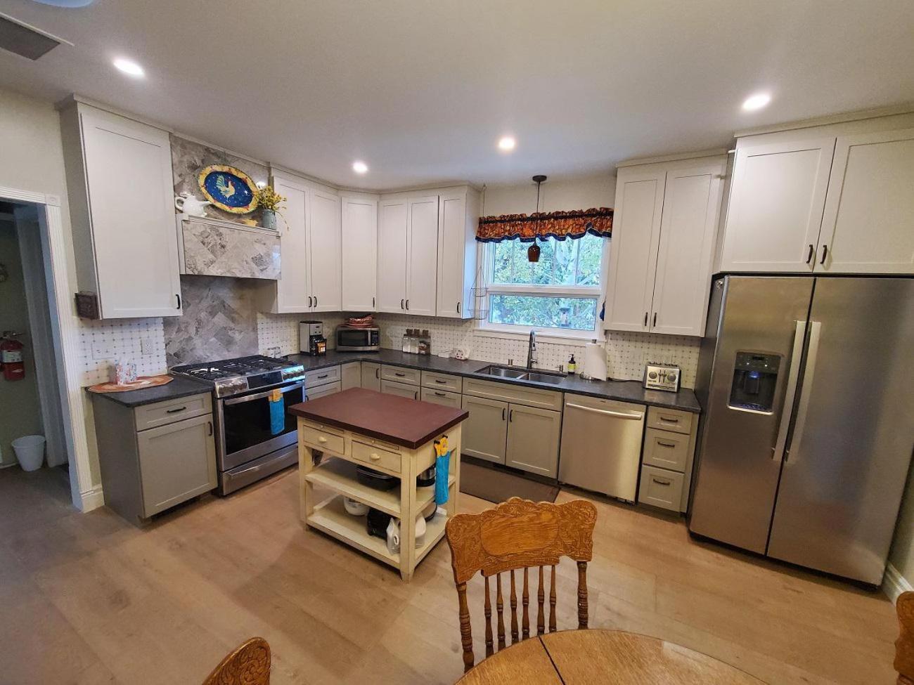 Cozy, Well Equipped House 4 Blocks From Downtown view 3