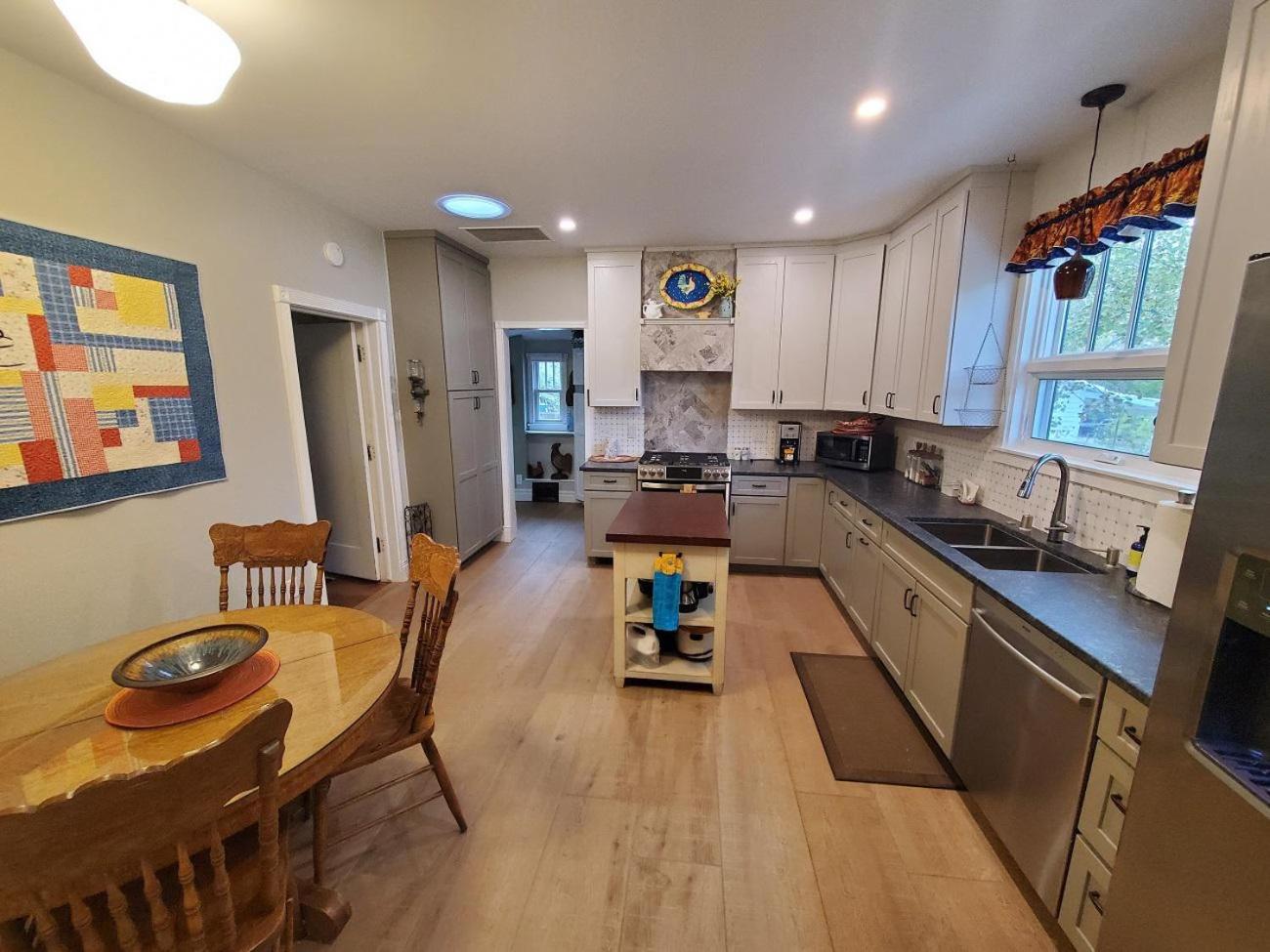 Cozy, Well Equipped House 4 Blocks From Downtown view 4
