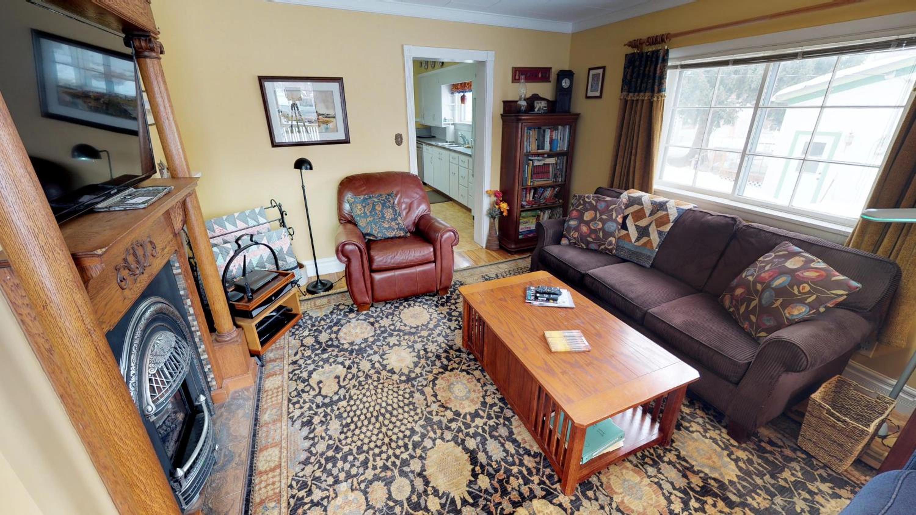 Cozy, Well Equipped House 4 Blocks From Downtown view 5