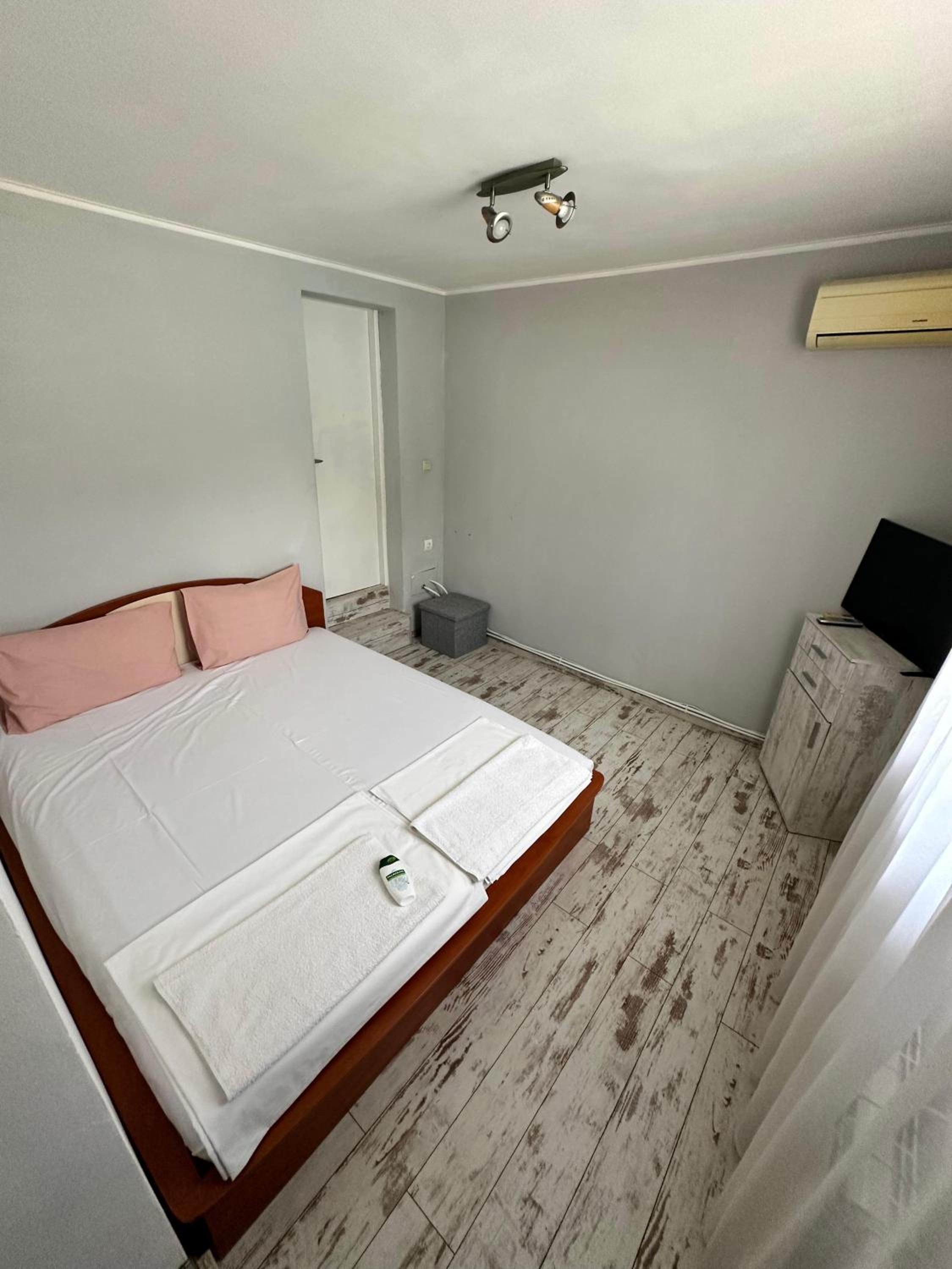 Lea Hause with swimming pool,Jacuzzi in Vitosha montain and free parking