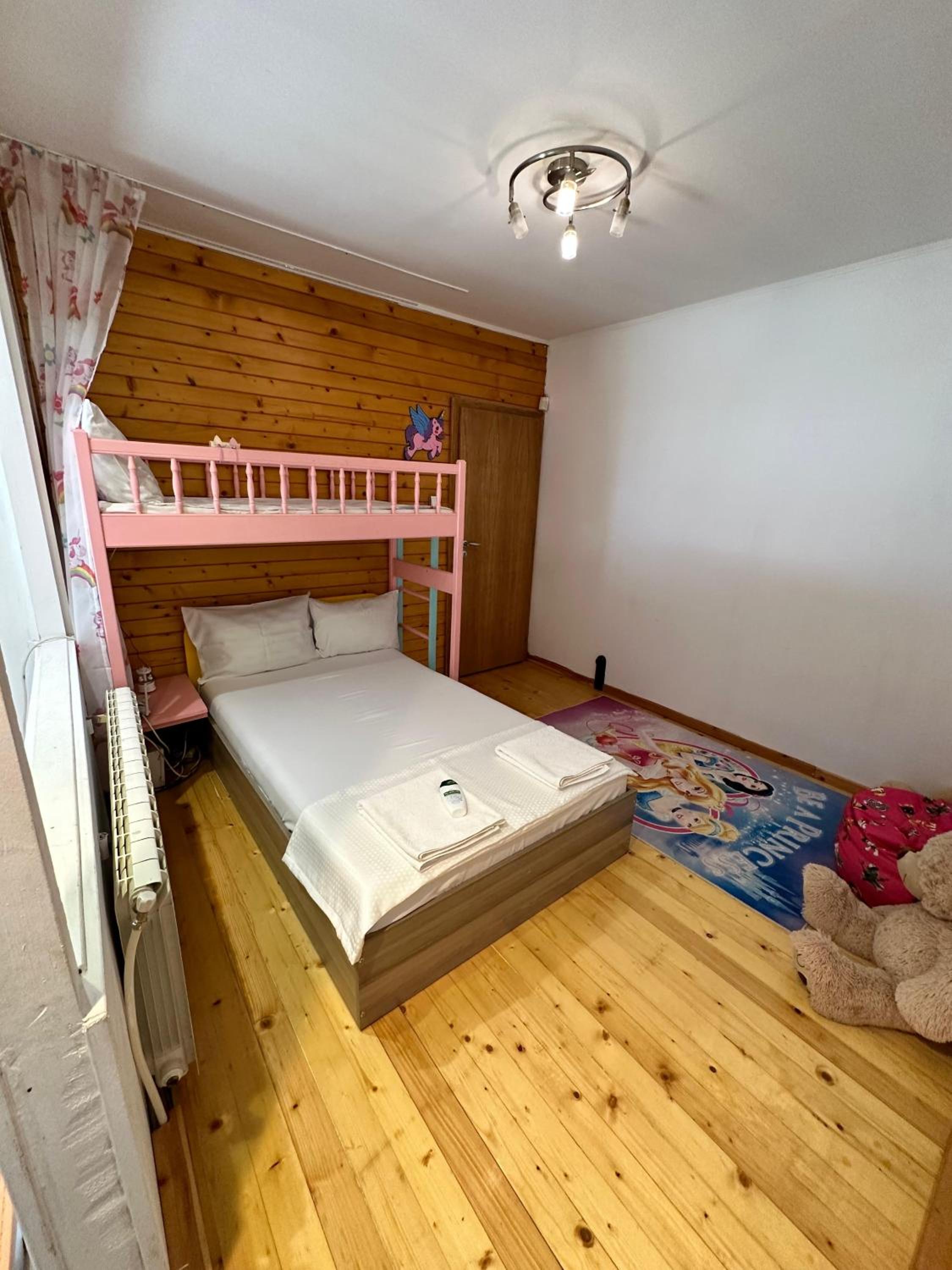 Lea Hause with swimming pool,Jacuzzi in Vitosha montain and free parking