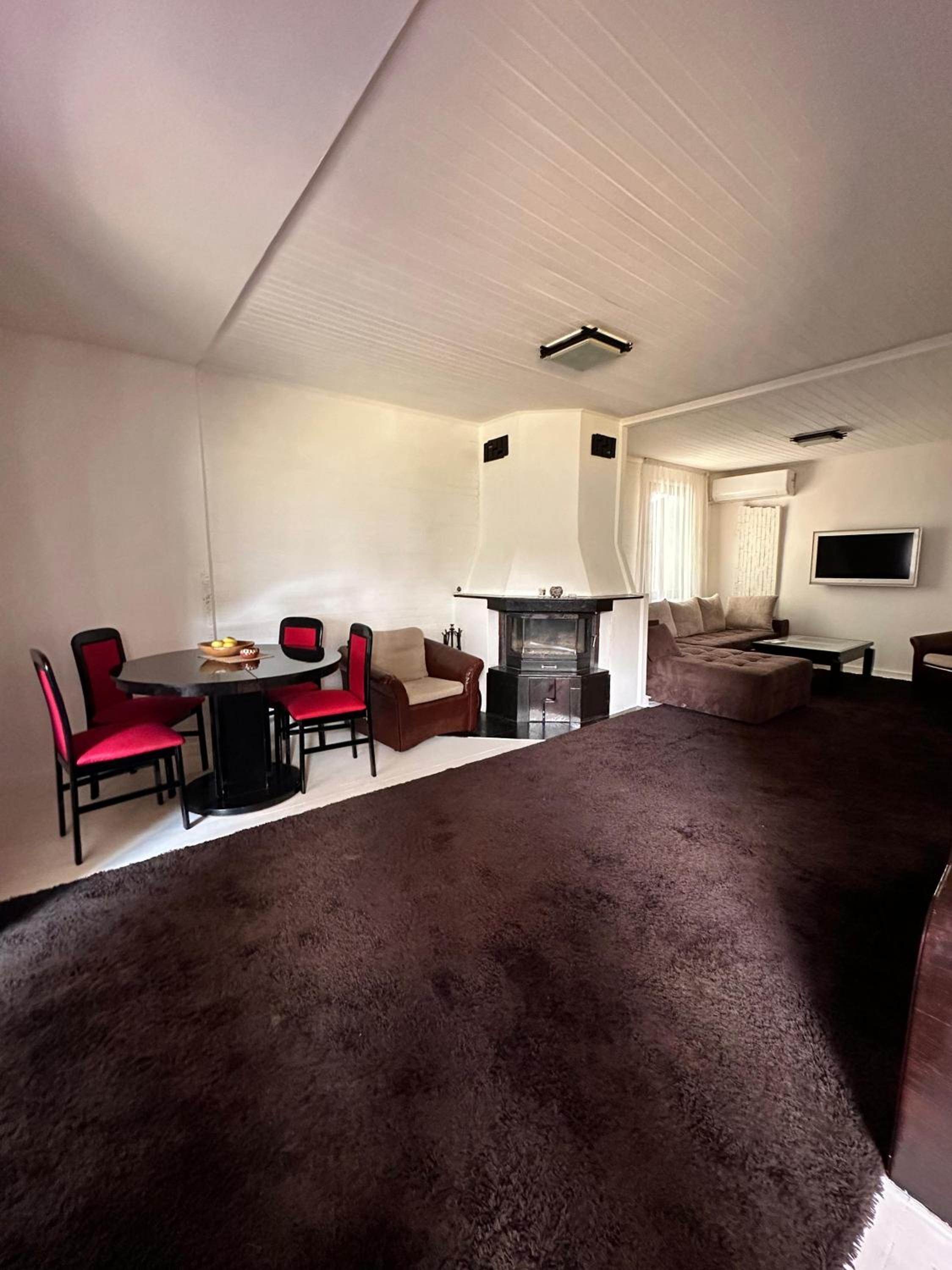 Lea Hause with swimming pool,Jacuzzi in Vitosha montain and free parking