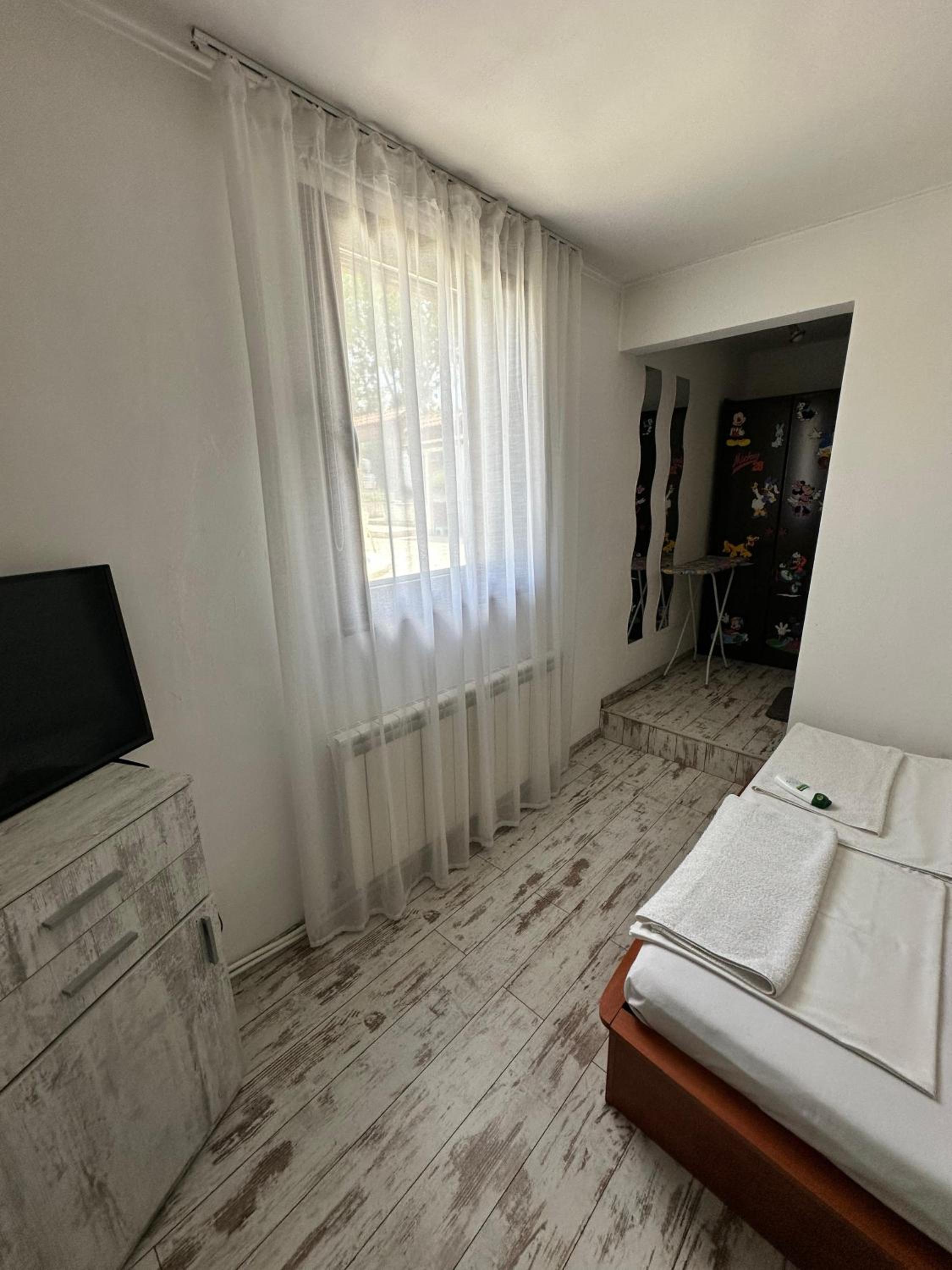 Lea Hause with swimming pool,Jacuzzi in Vitosha montain and free parking