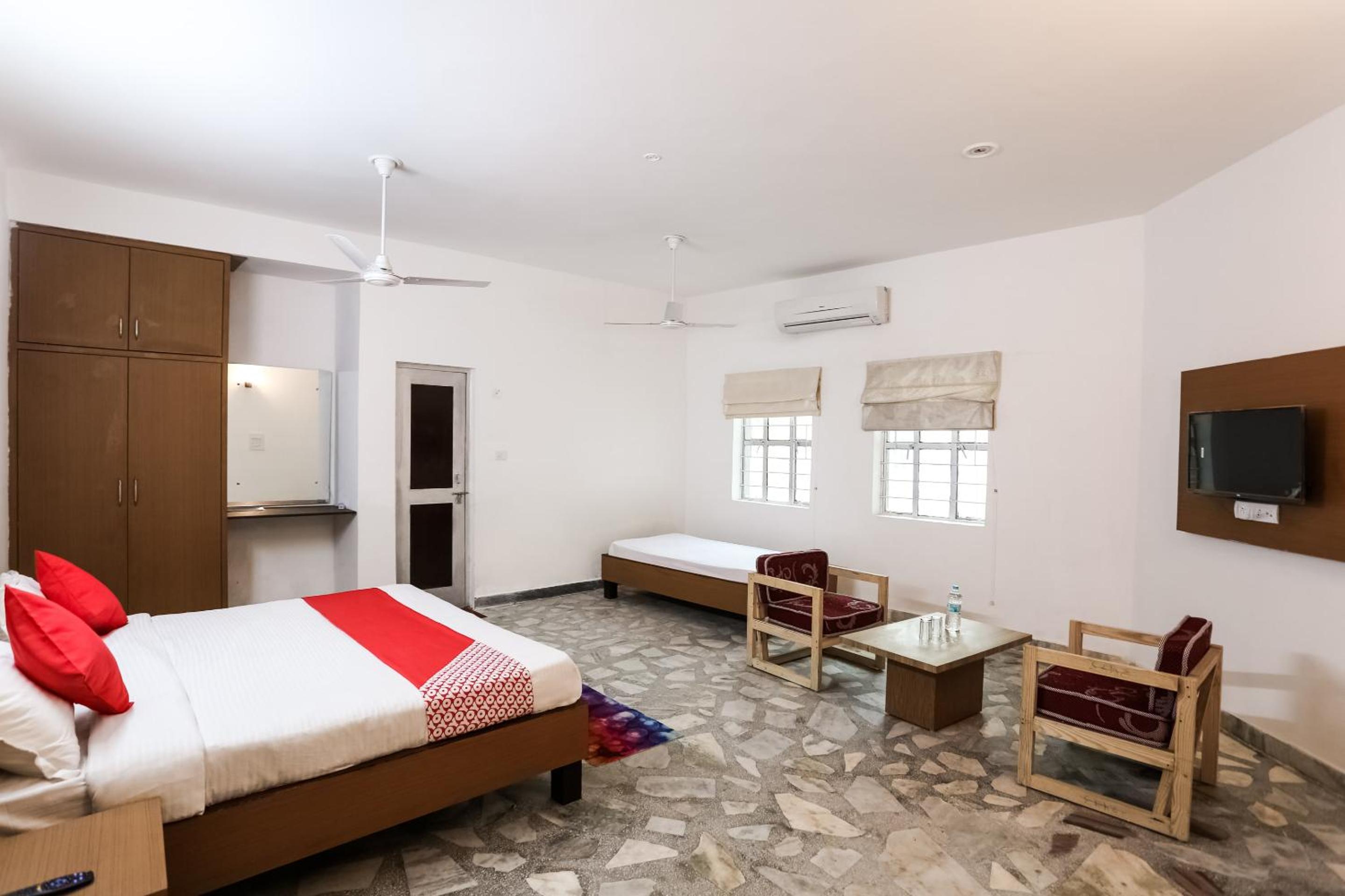 Hotel O Dev Sukhdev Palace