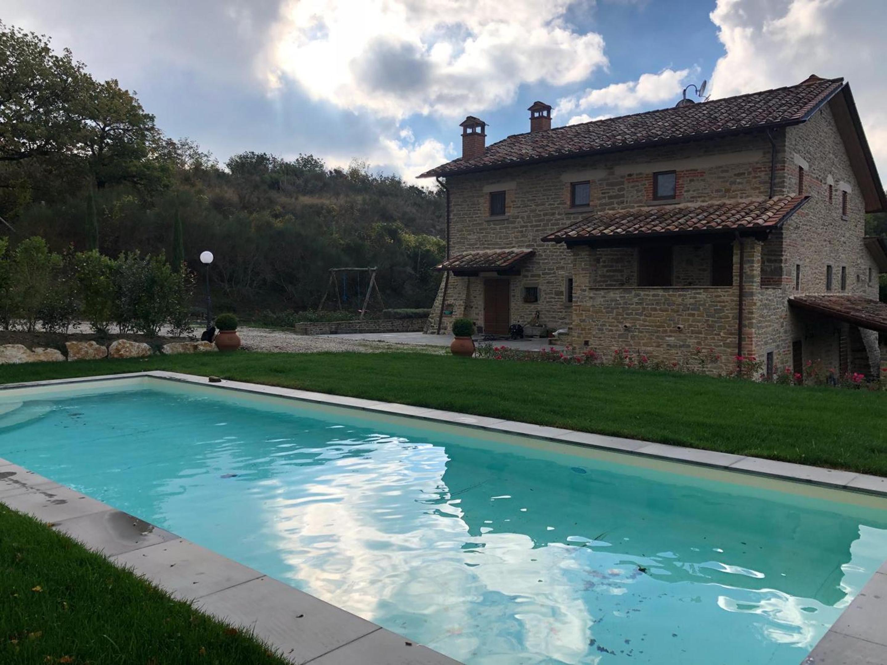 Refined villa in Pieve Santo Stefano with private pool view 3