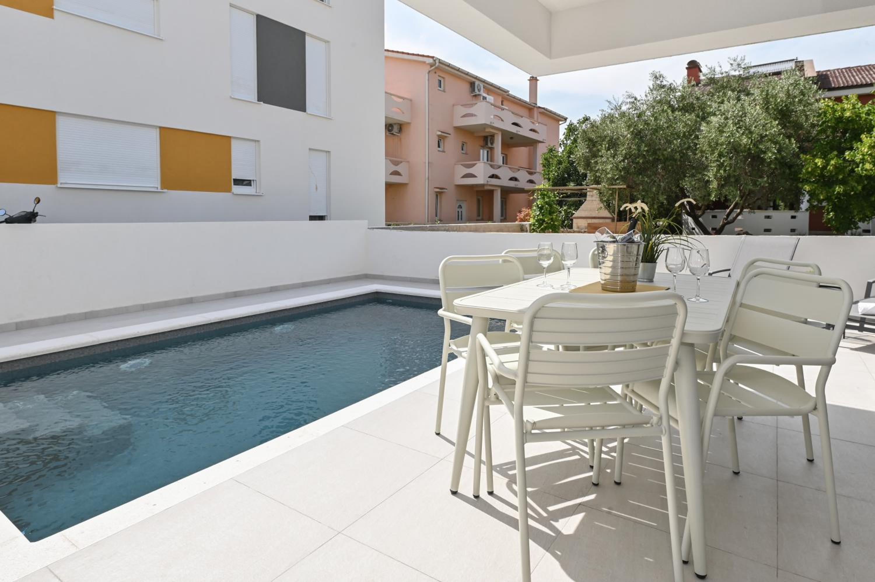 Pool apartments Banta A view 3