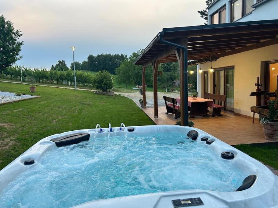 Villa BeleVita odmor u prirodi sa grijanim bazenom view 4