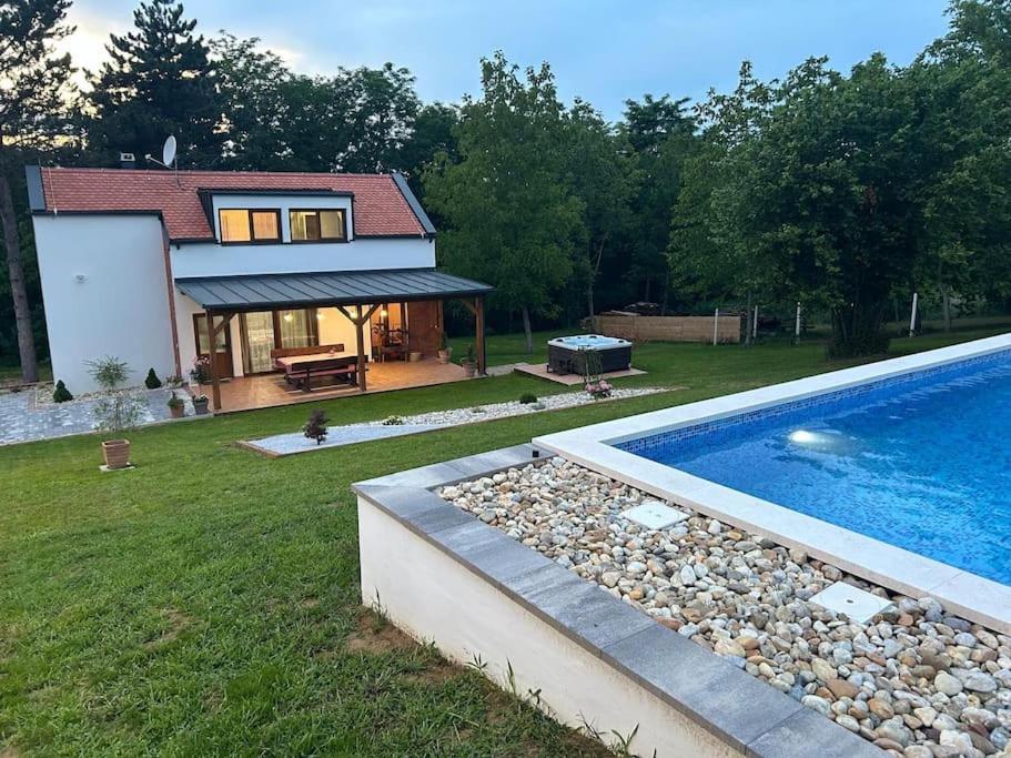 Villa BeleVita odmor u prirodi sa grijanim bazenom view 5