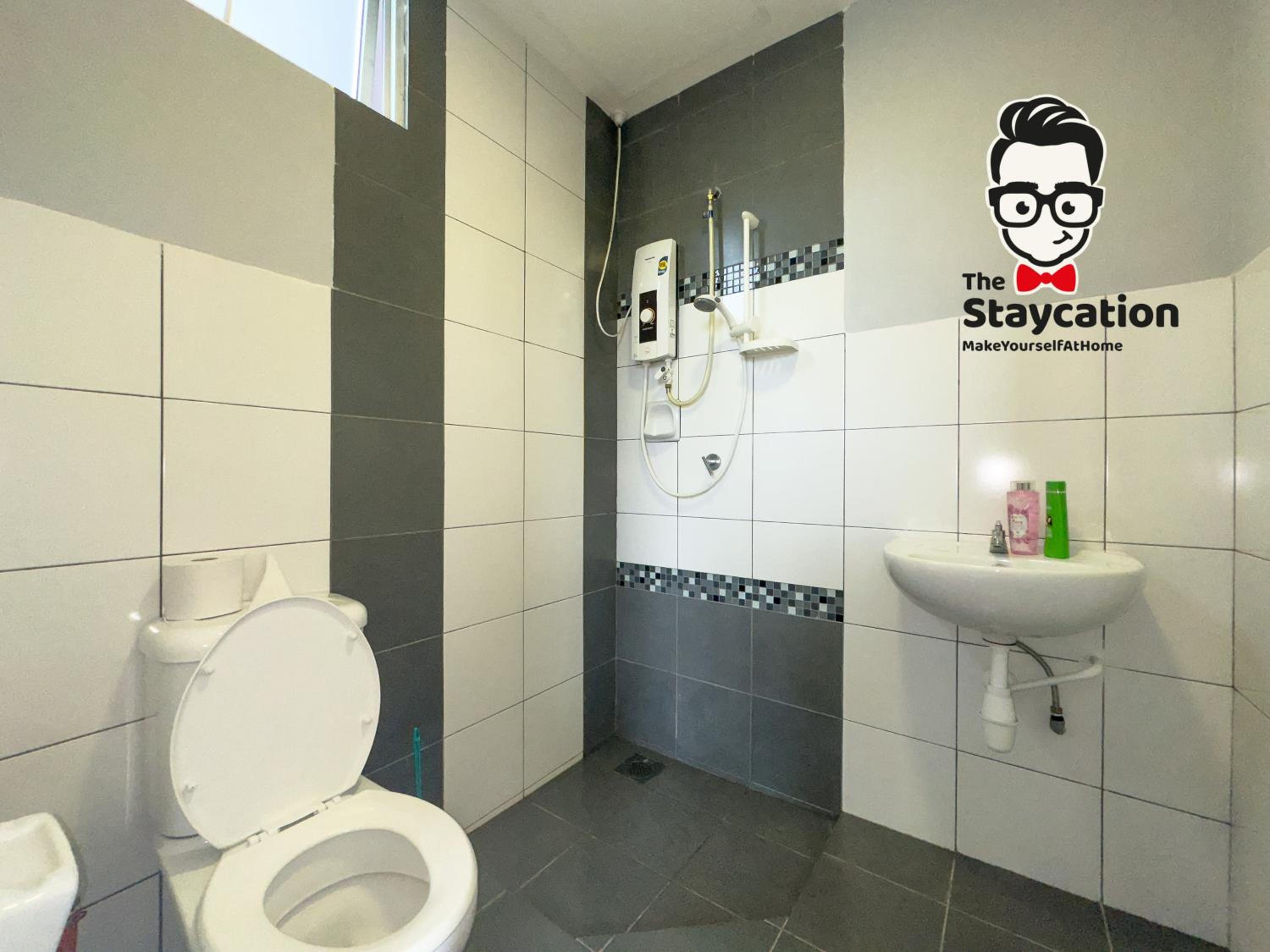 Staycation Homestay 54 Skyvilla Condo near MJC photo 5