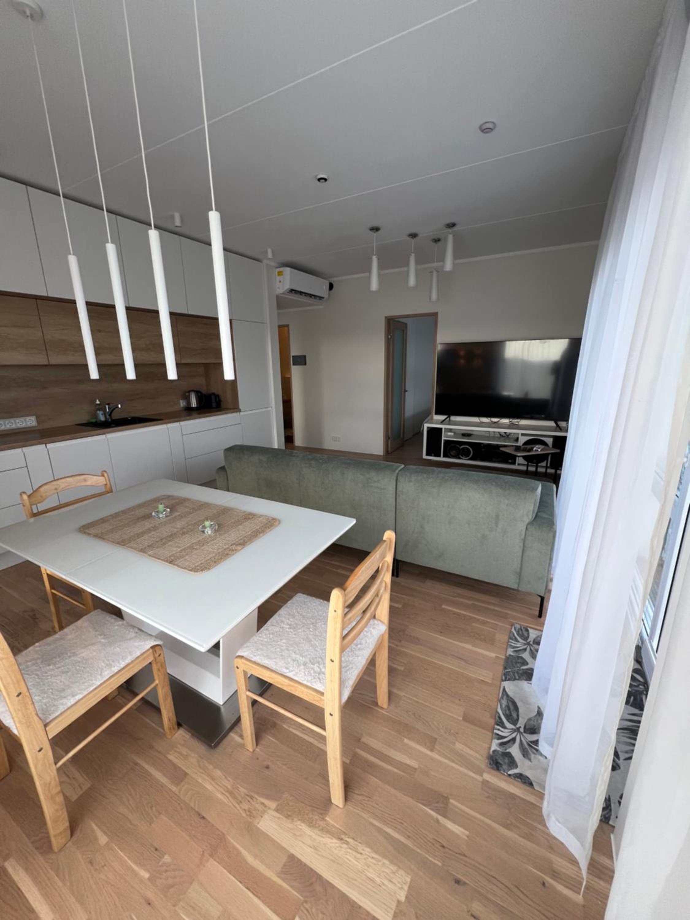 Cozy suburban apartment