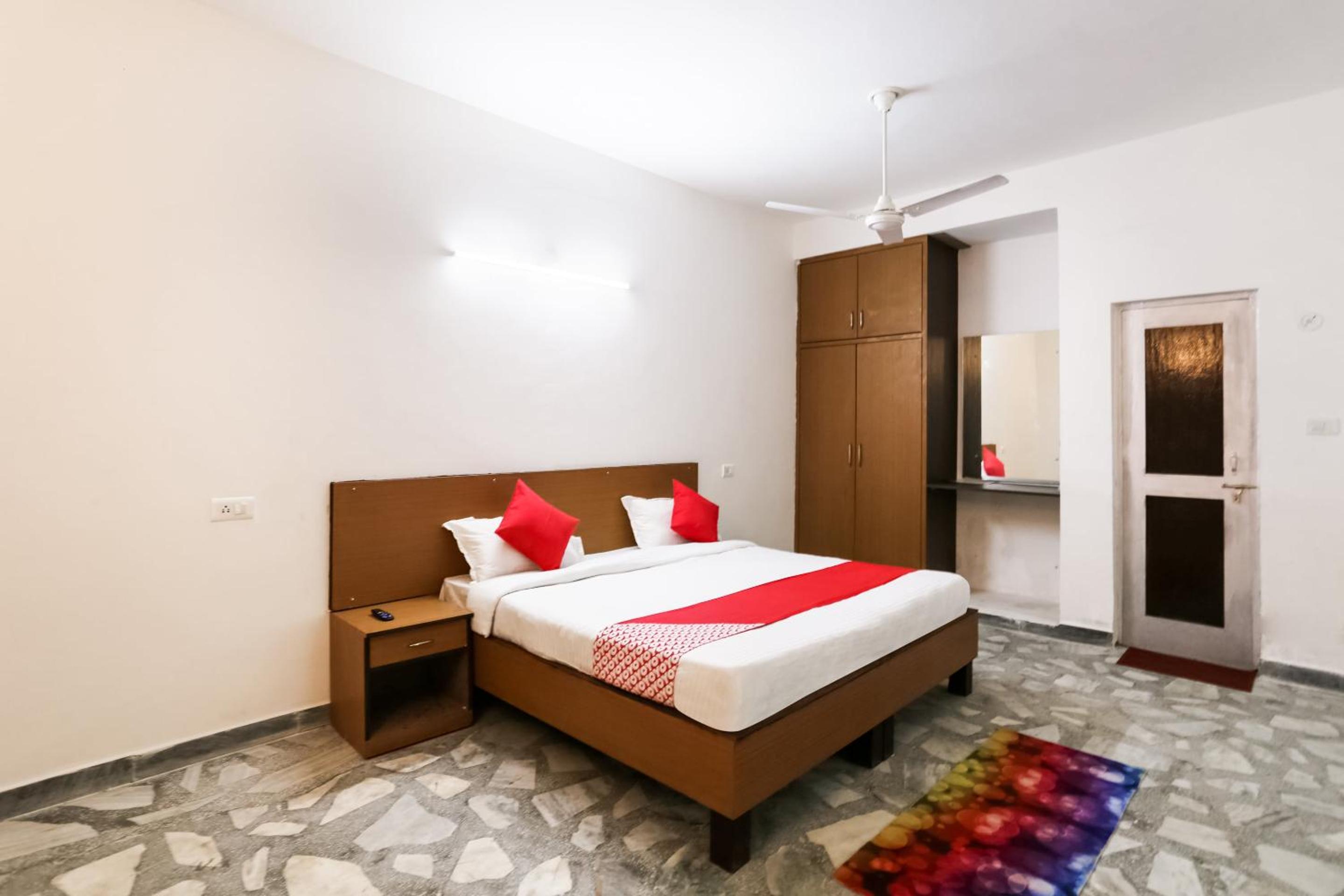 Hotel O Dev Sukhdev Palace