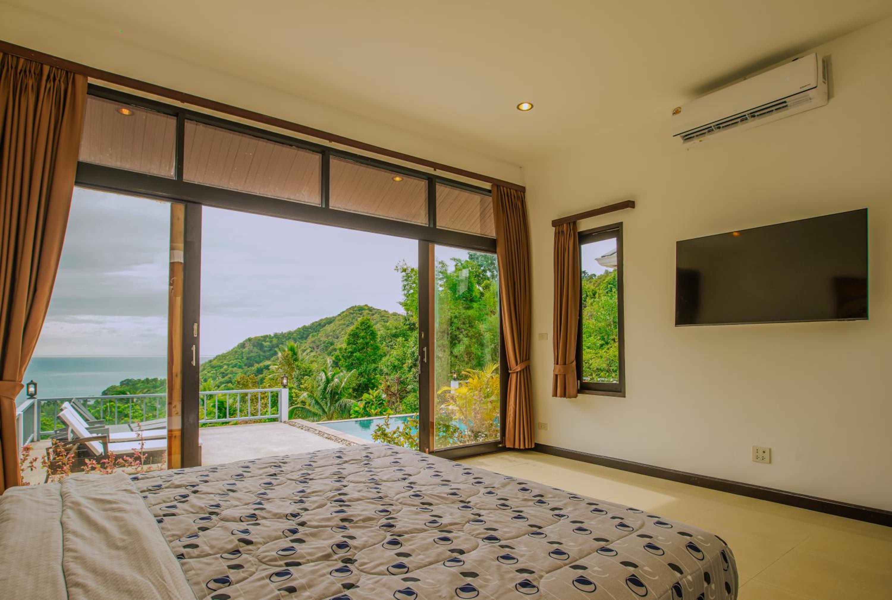 Luxurious Pool villa with great sea view