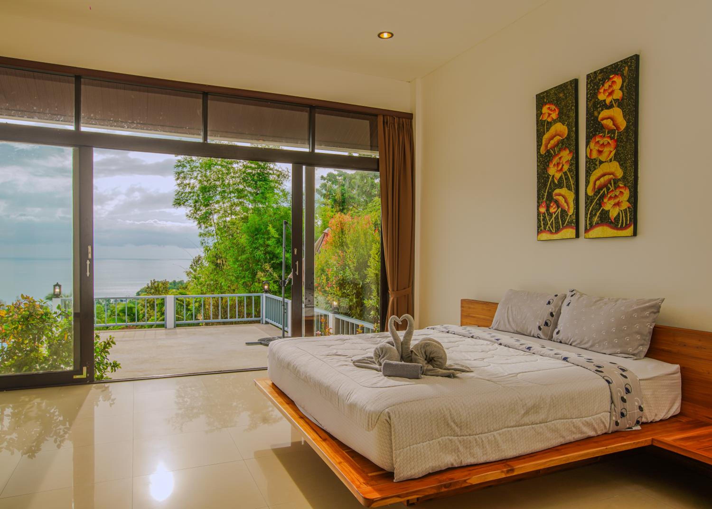 Luxurious Pool villa with great sea view