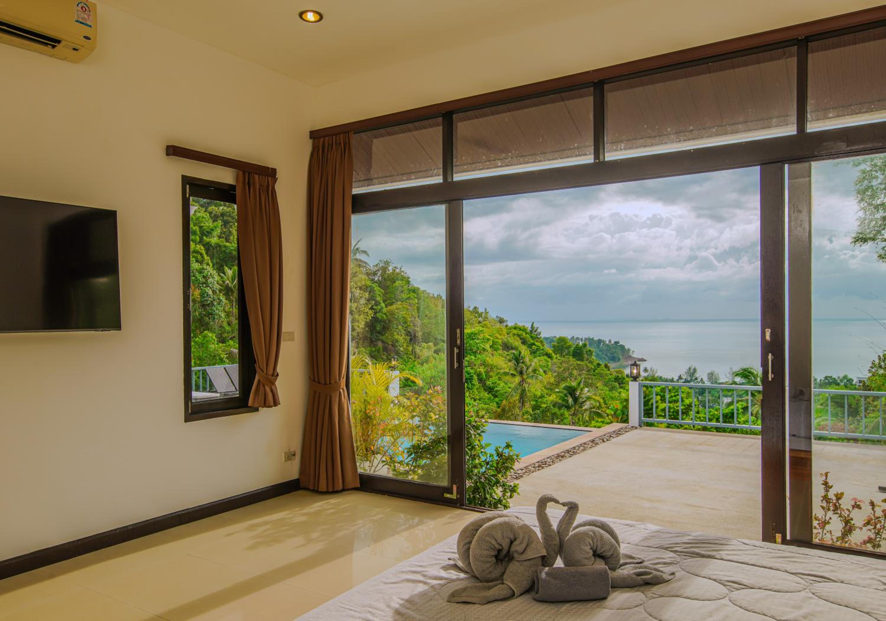 Luxurious Pool villa with great sea view