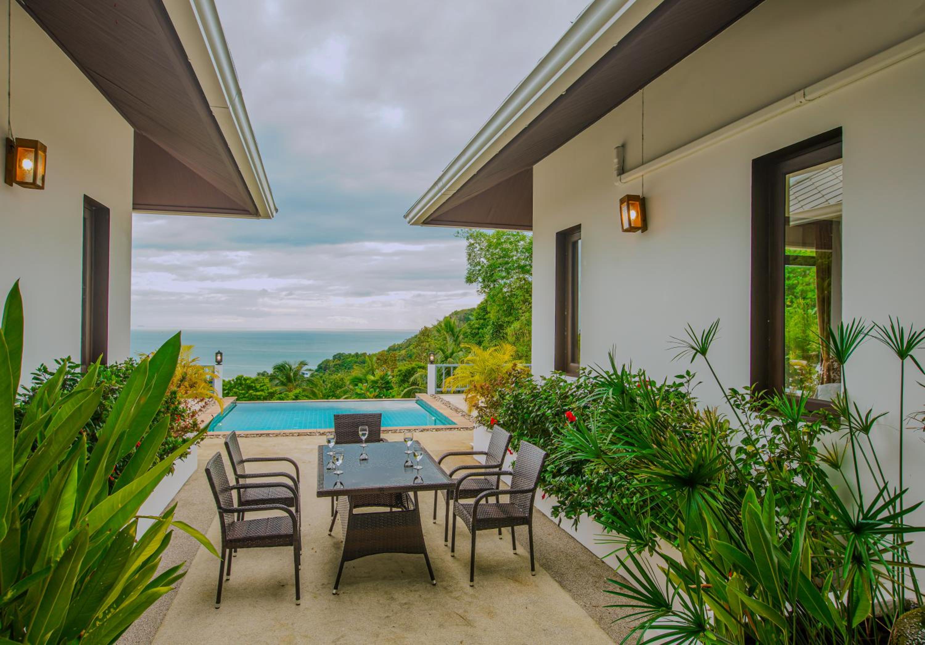 Luxurious Pool villa with great sea view