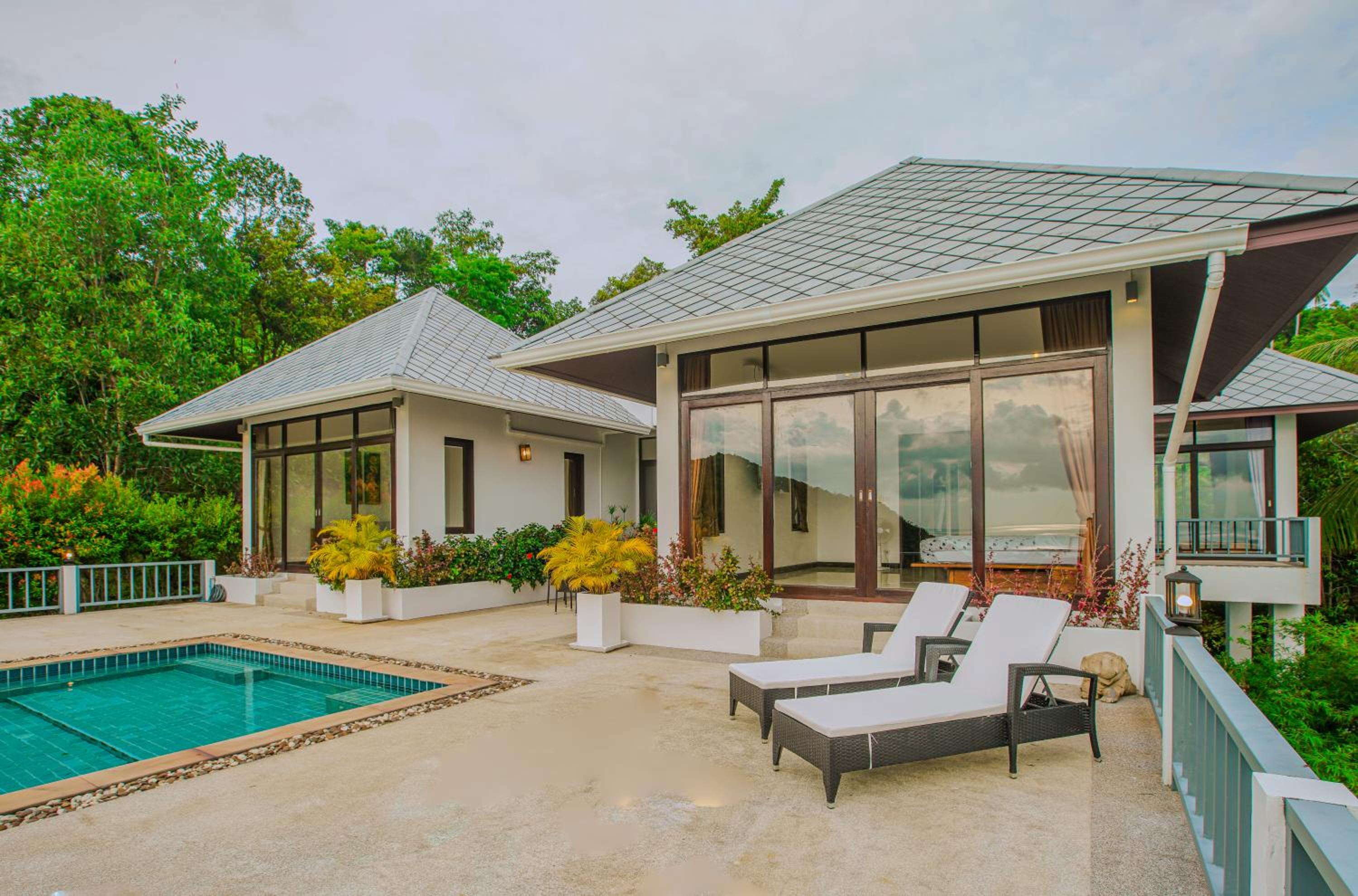 Luxurious Pool villa with great sea view
