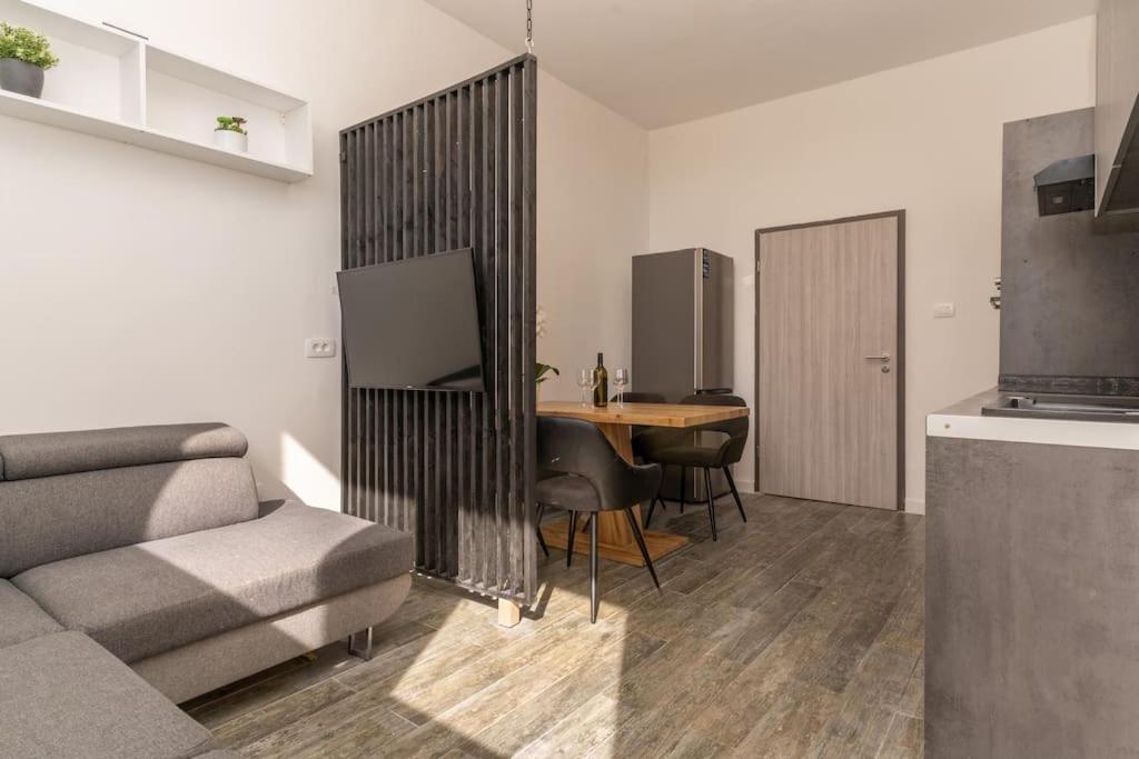 Pula Vacations - Apartment Ena - Located in quiet area 500m of the sea - Property Image 1