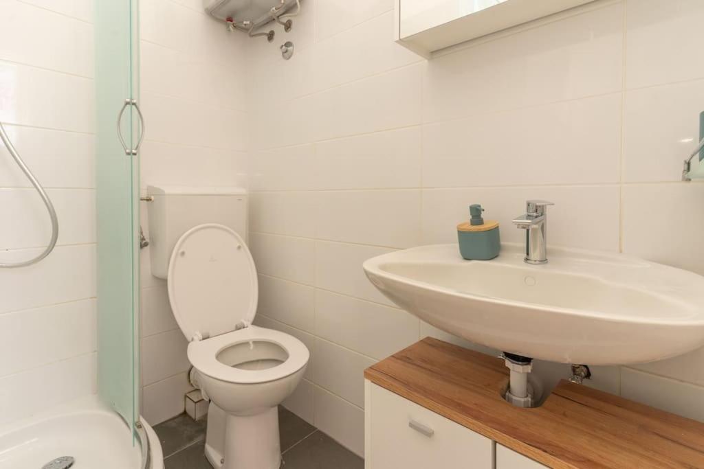 Apartment Ena - Located in quiet area 500m of the sea view 4
