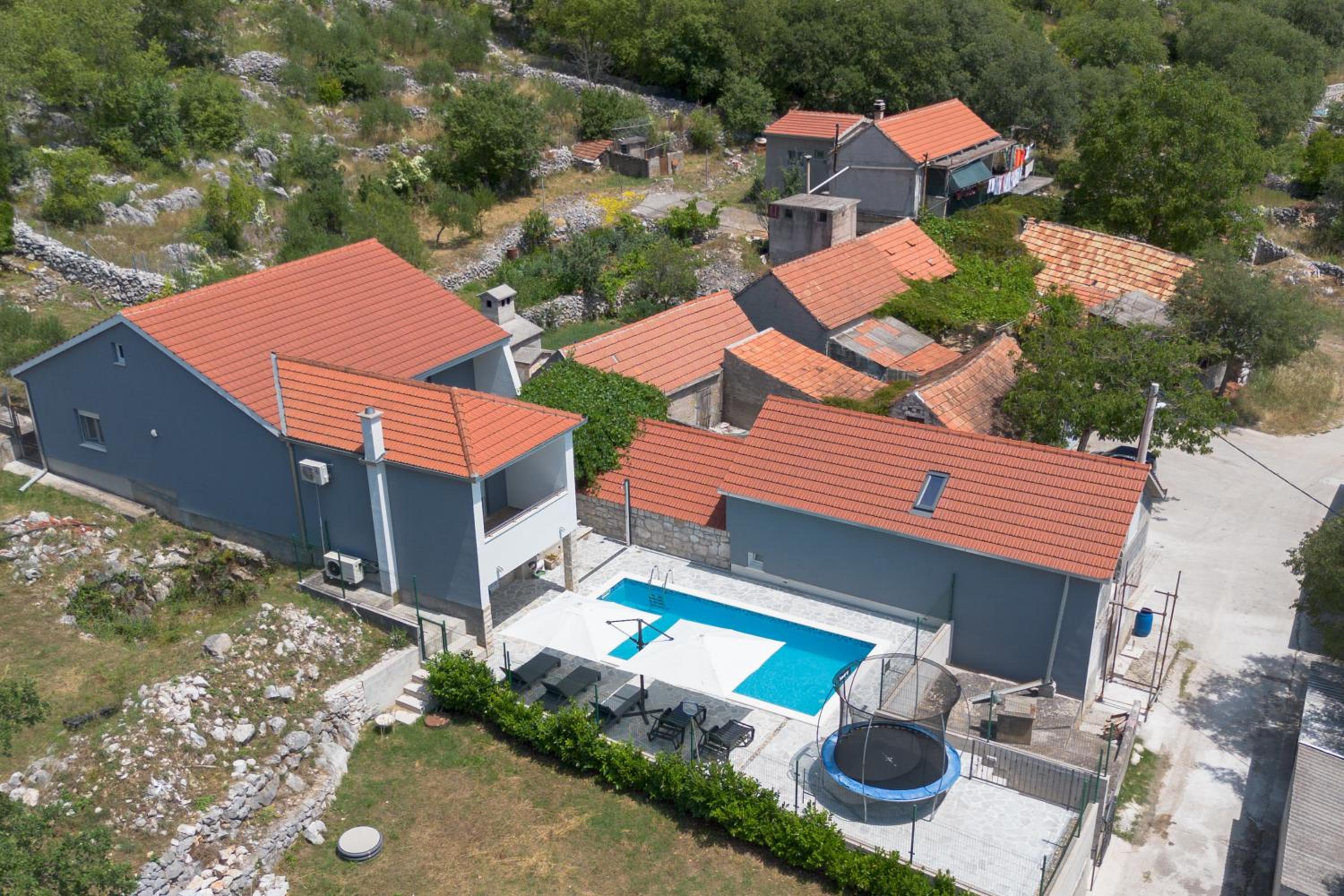 Nany-Villa with heated pool view 4