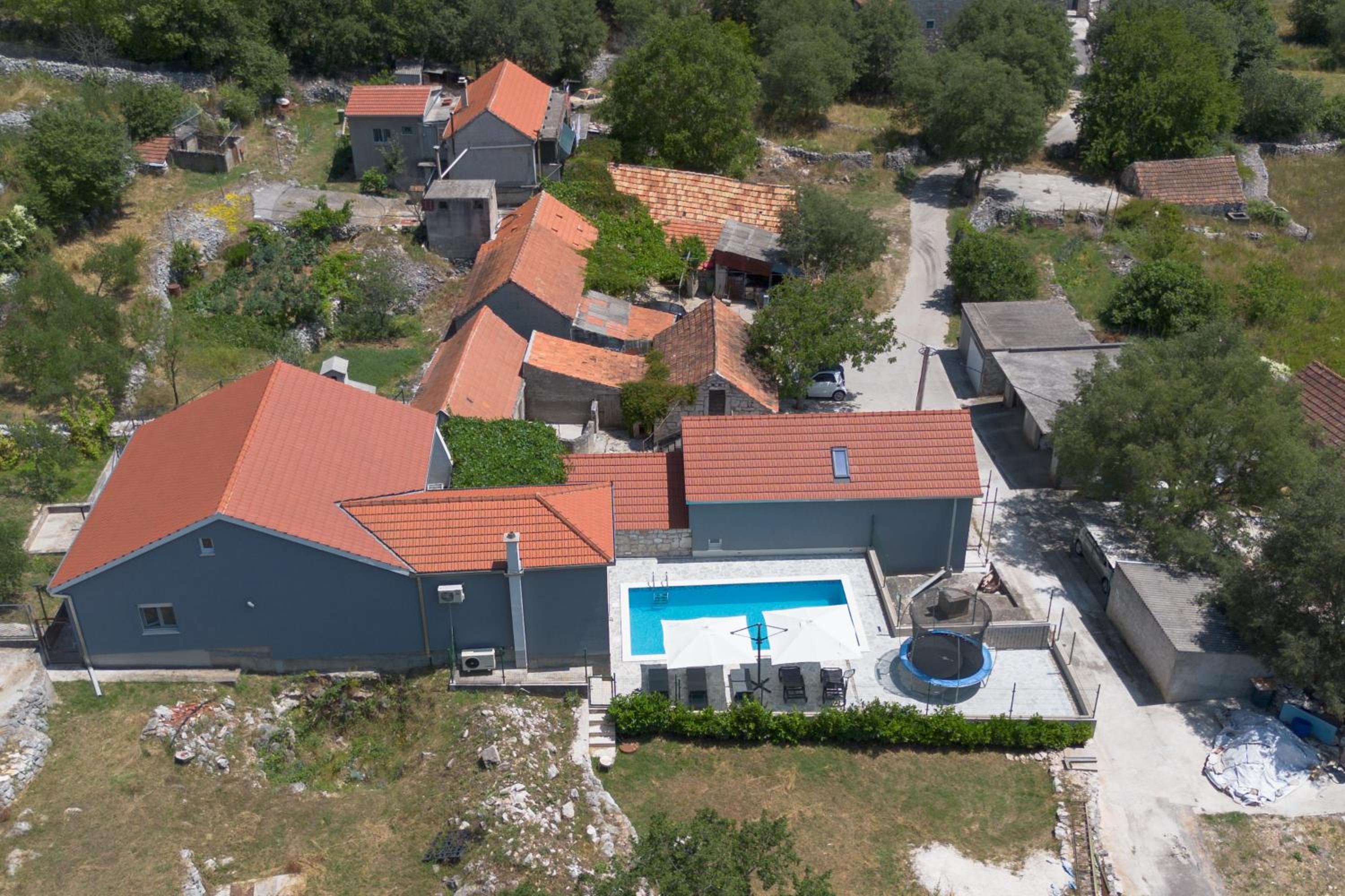 Nany-Villa with heated pool view 5