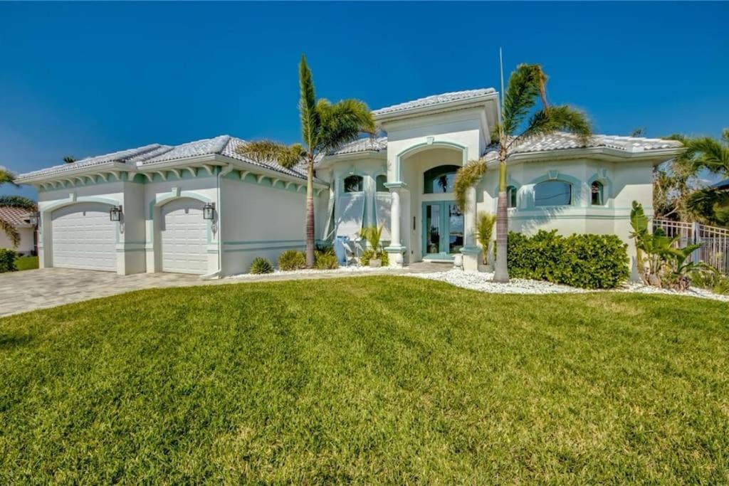 Gorgeous Lakefront Heated Pool Home, great Wi-Fi in Cape Coral view 4