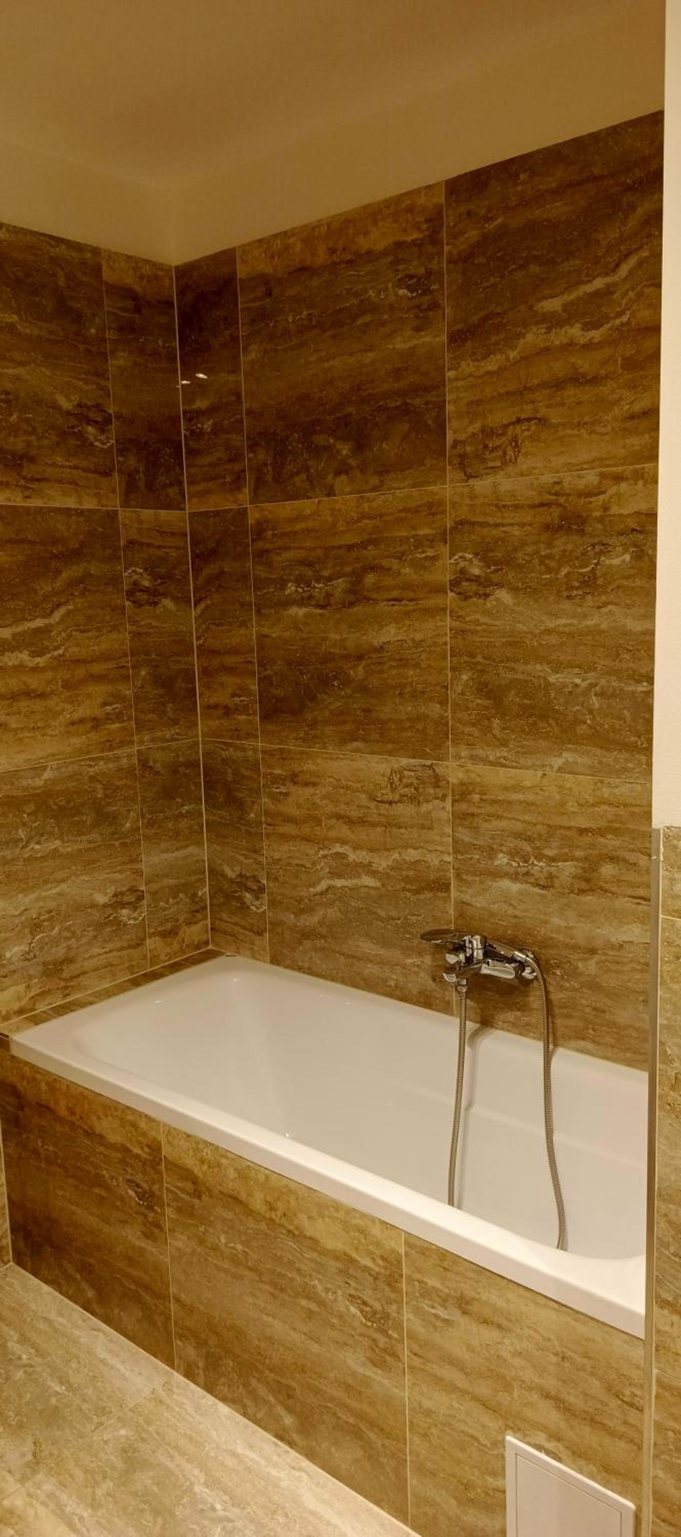 Brand new two room apartment #23 with FREE parking in the city center