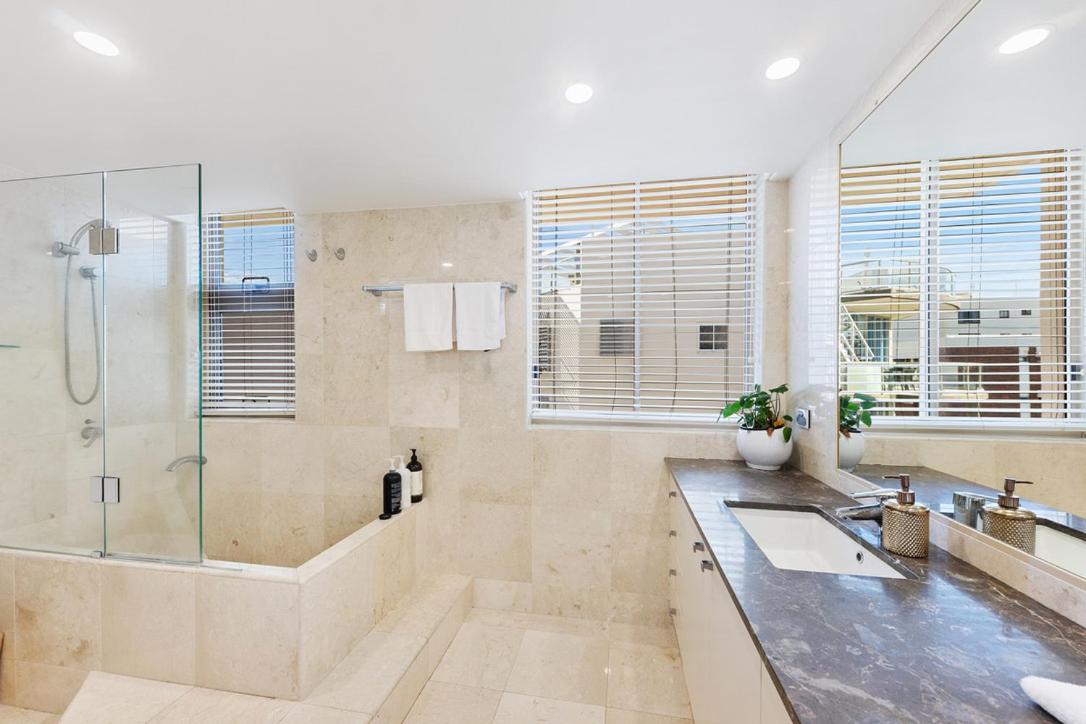 2 bedroom Penthouse Kirra Point no.19