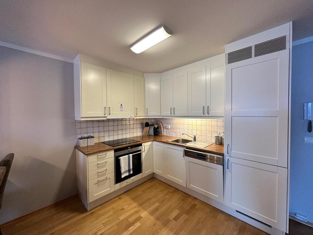 Perfect Family Retreat with Spacious Living Area view 5