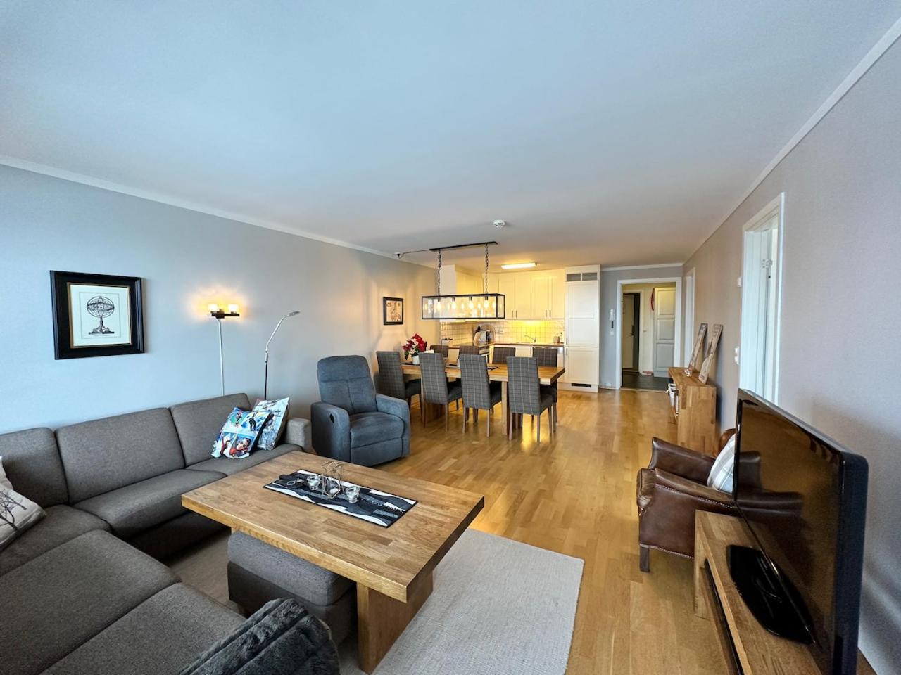 Perfect Family Retreat with Spacious Living Area view 2