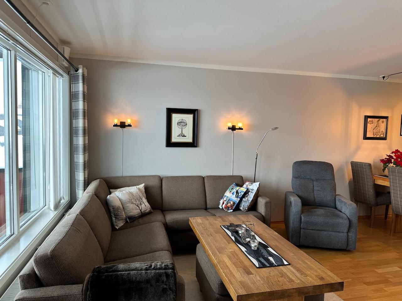 Perfect Family Retreat with Spacious Living Area view 3