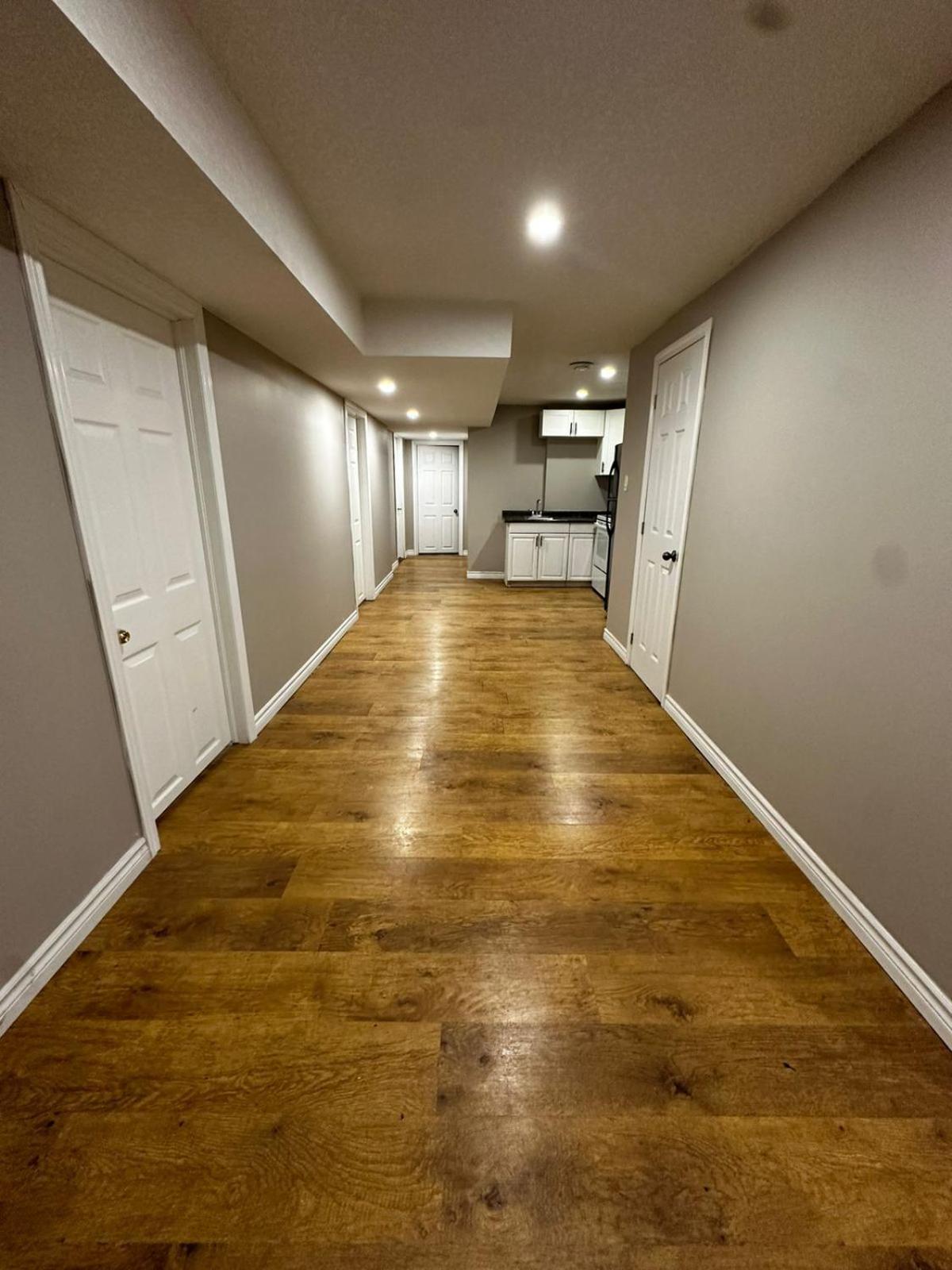Kitchener Homestay Downtown Vibes - Restaurants & Shopping