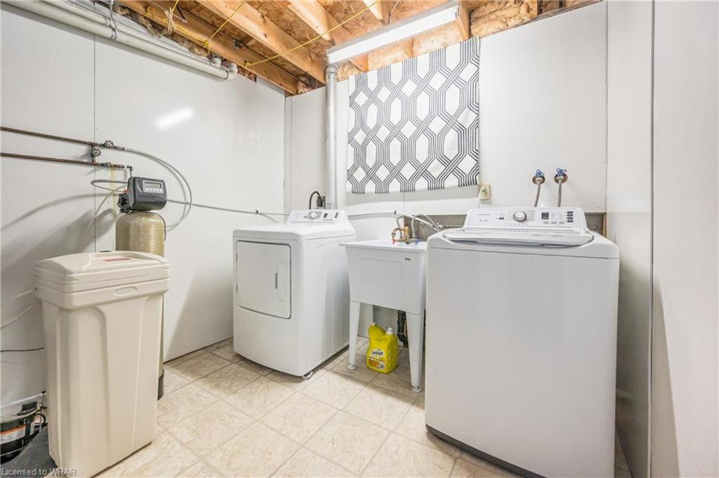 Kitchener Homestay Downtown Vibes - Restaurants & Shopping