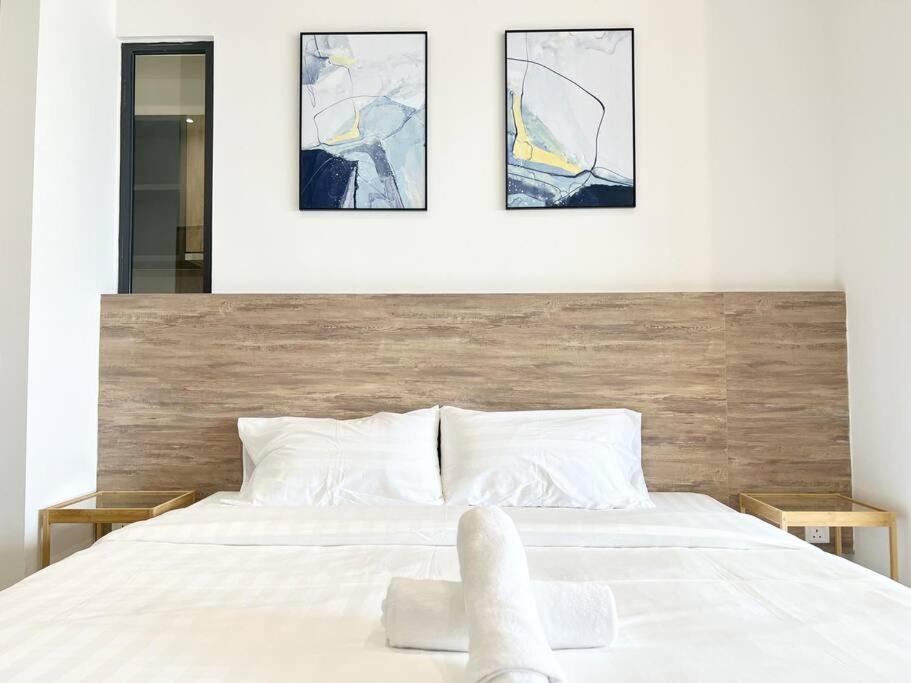 Imperio Studio City View 2pax-1park-wifi-bathub photo 1