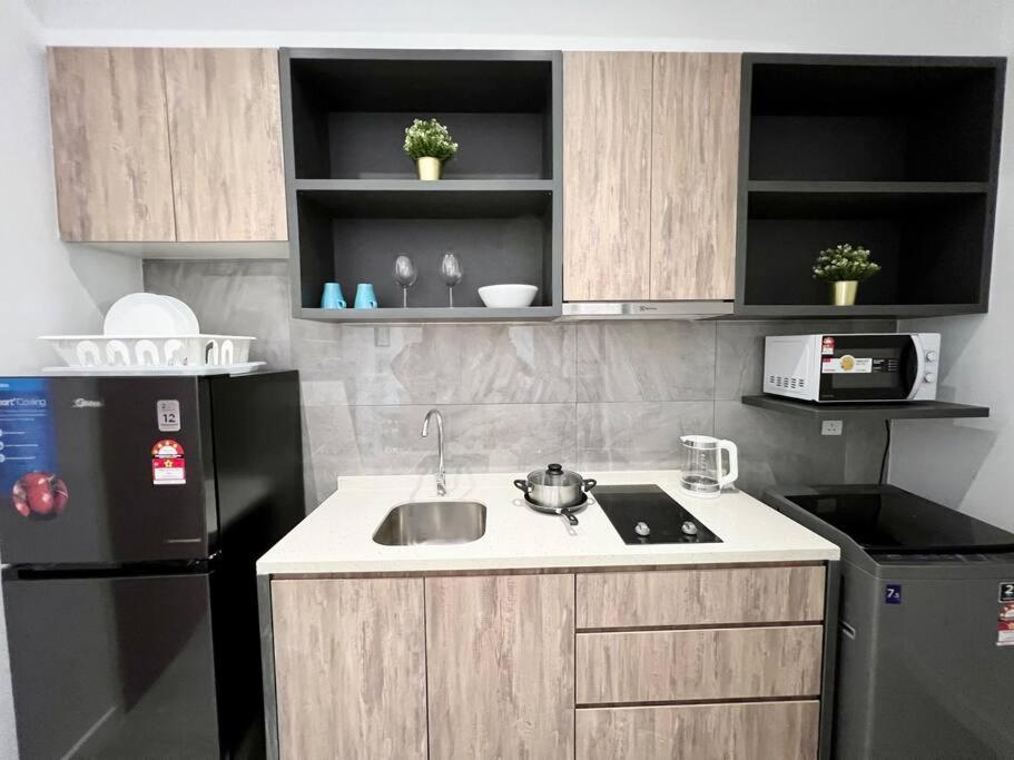 Imperio Studio City View 2pax-1park-wifi-bathub photo 8