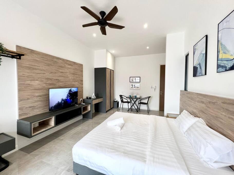 Imperio Studio City View 2pax-1park-wifi-bathub photo 3