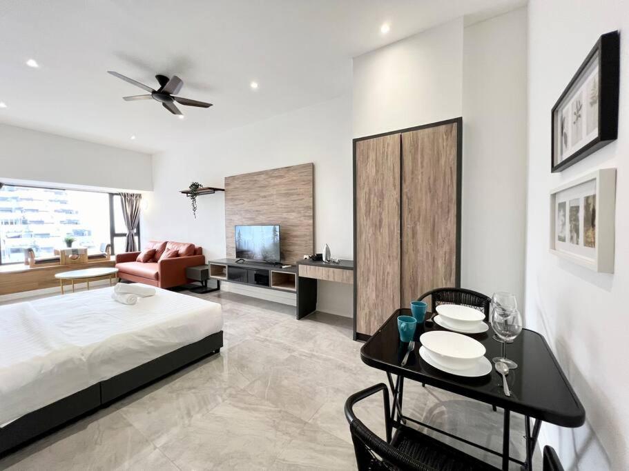 Imperio Studio City View 2pax-1park-wifi-bathub photo 5