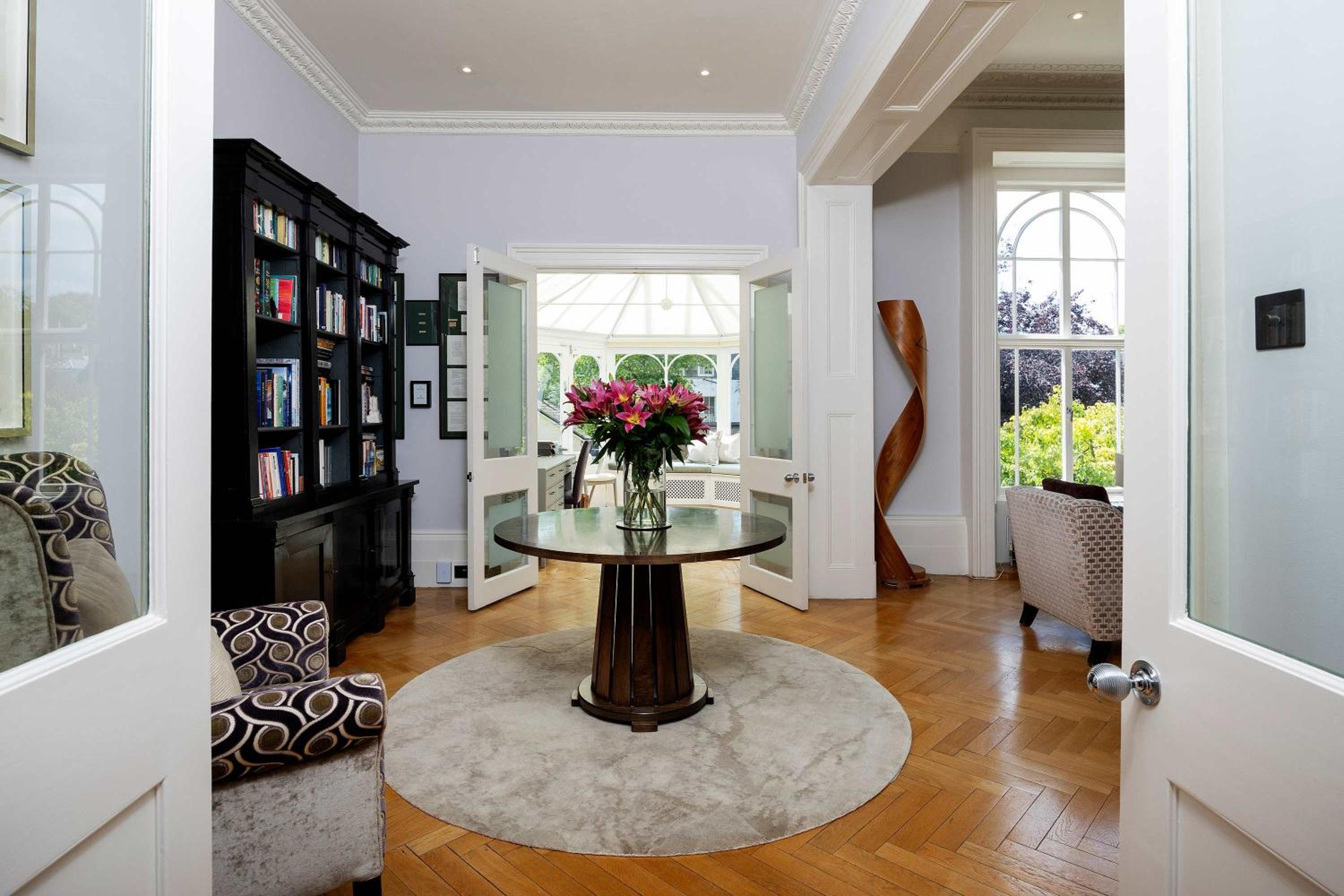 Veeve - Majestic in Kensington view 4