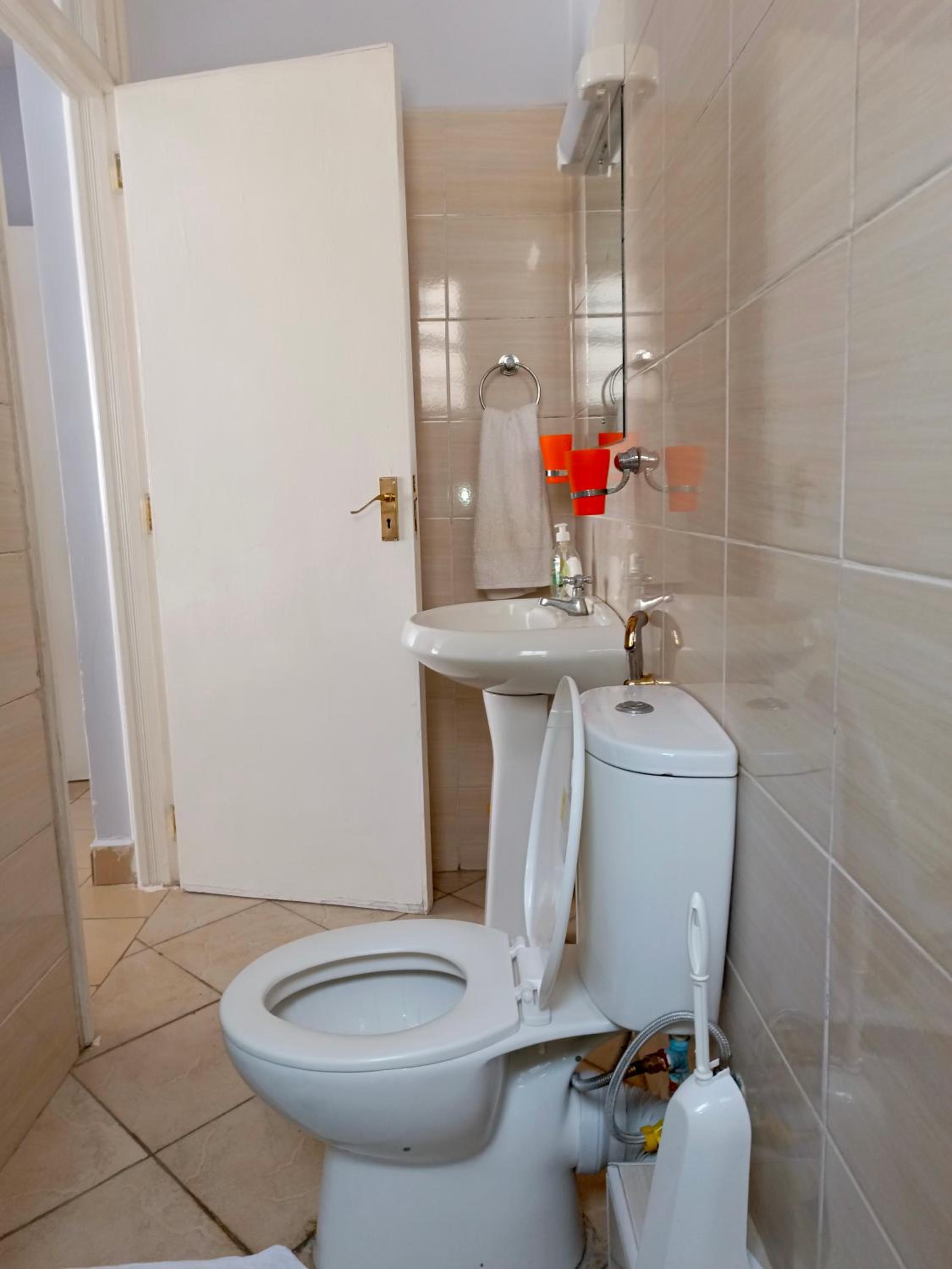 Hirwado Homes & Cozy Rooms JKIA -3 Bedrooms With 5beds, 2Baths - 500metres From Each Other