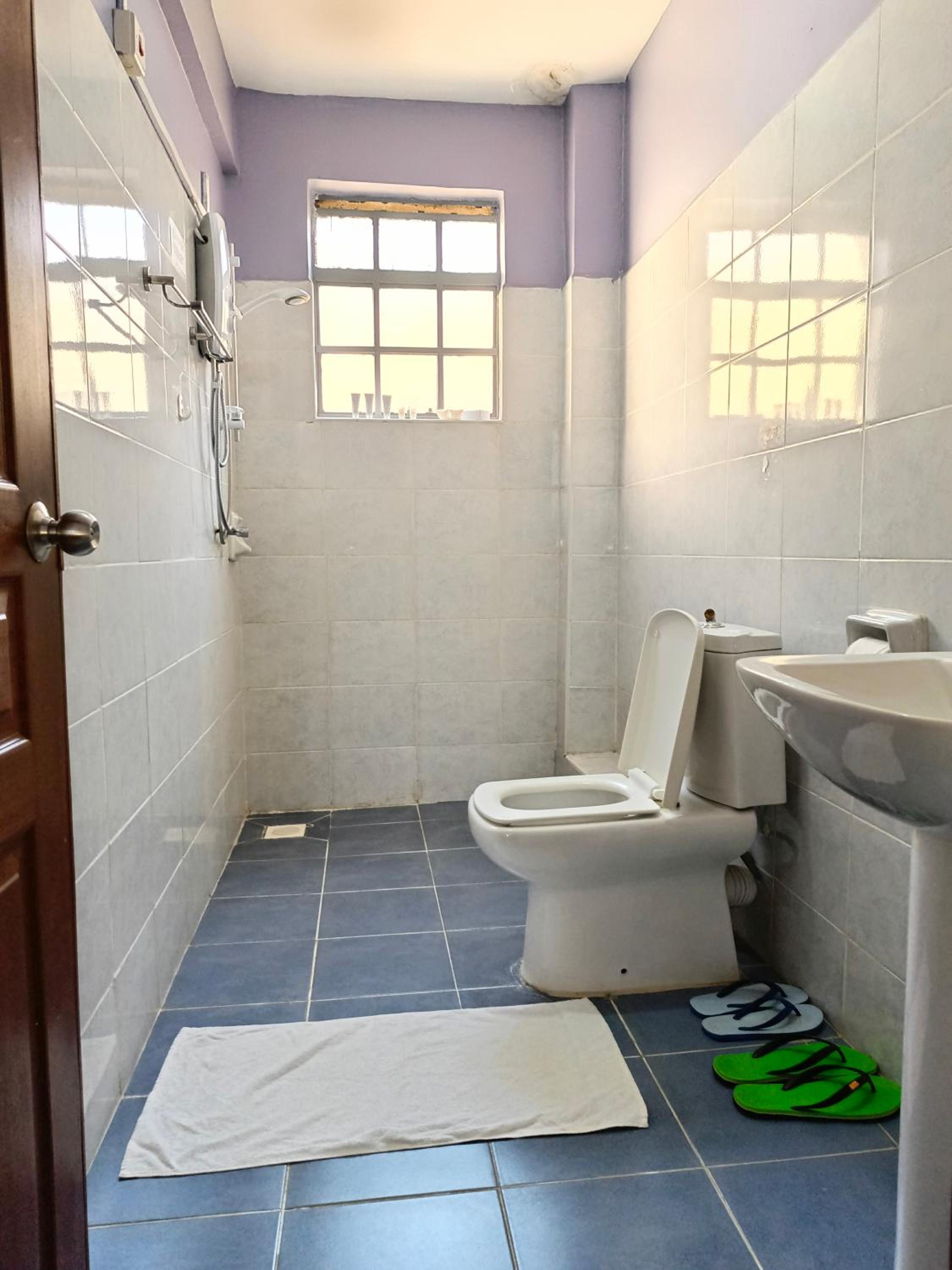 Hirwado Homes & Cozy Rooms JKIA -3 Bedrooms With 5beds, 2Baths - 500metres From Each Other