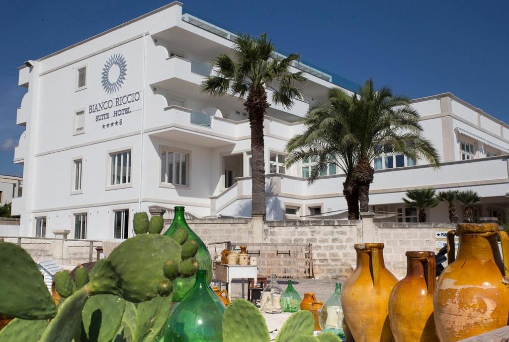 Hotel Bianco Riccio Suite Hotel - Image 1