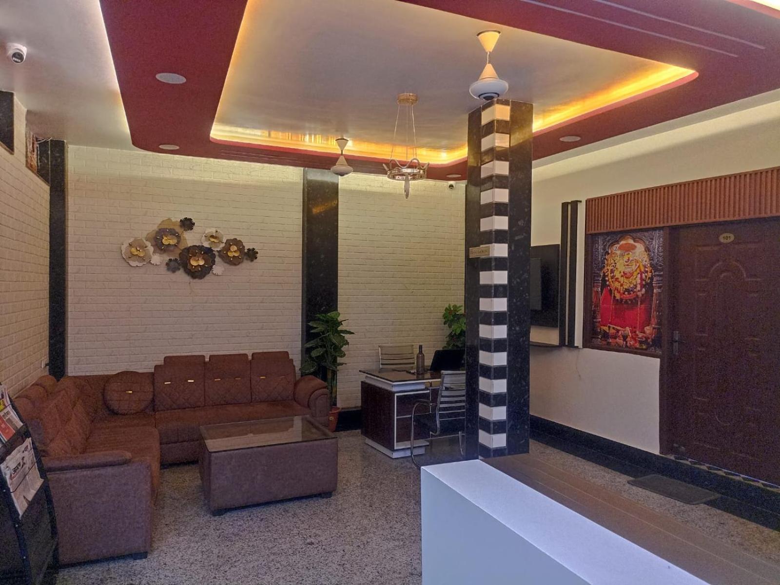 Lobby & Reception